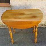 beautiful drop-leaf table with central extension