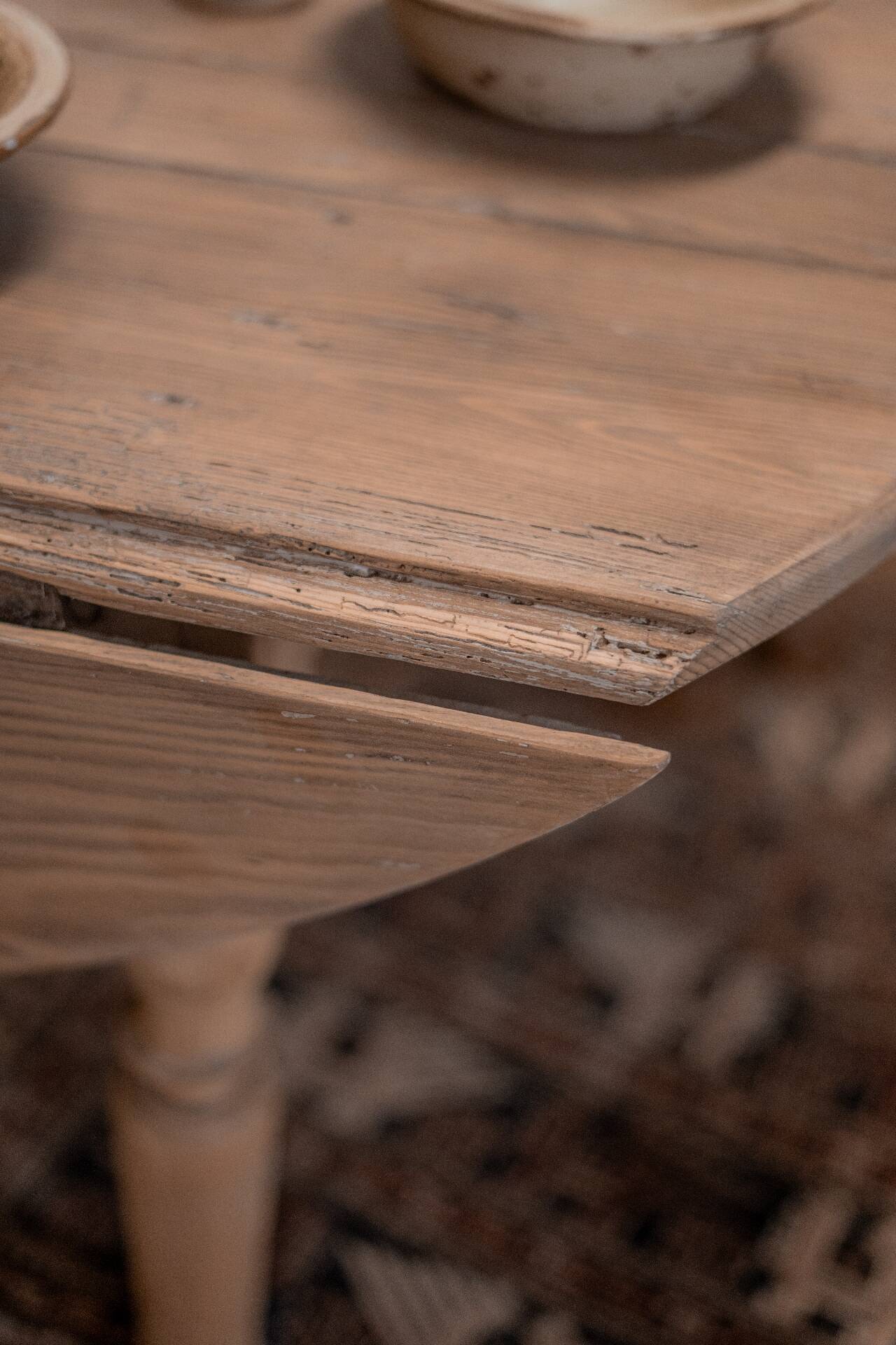 Round coffee table