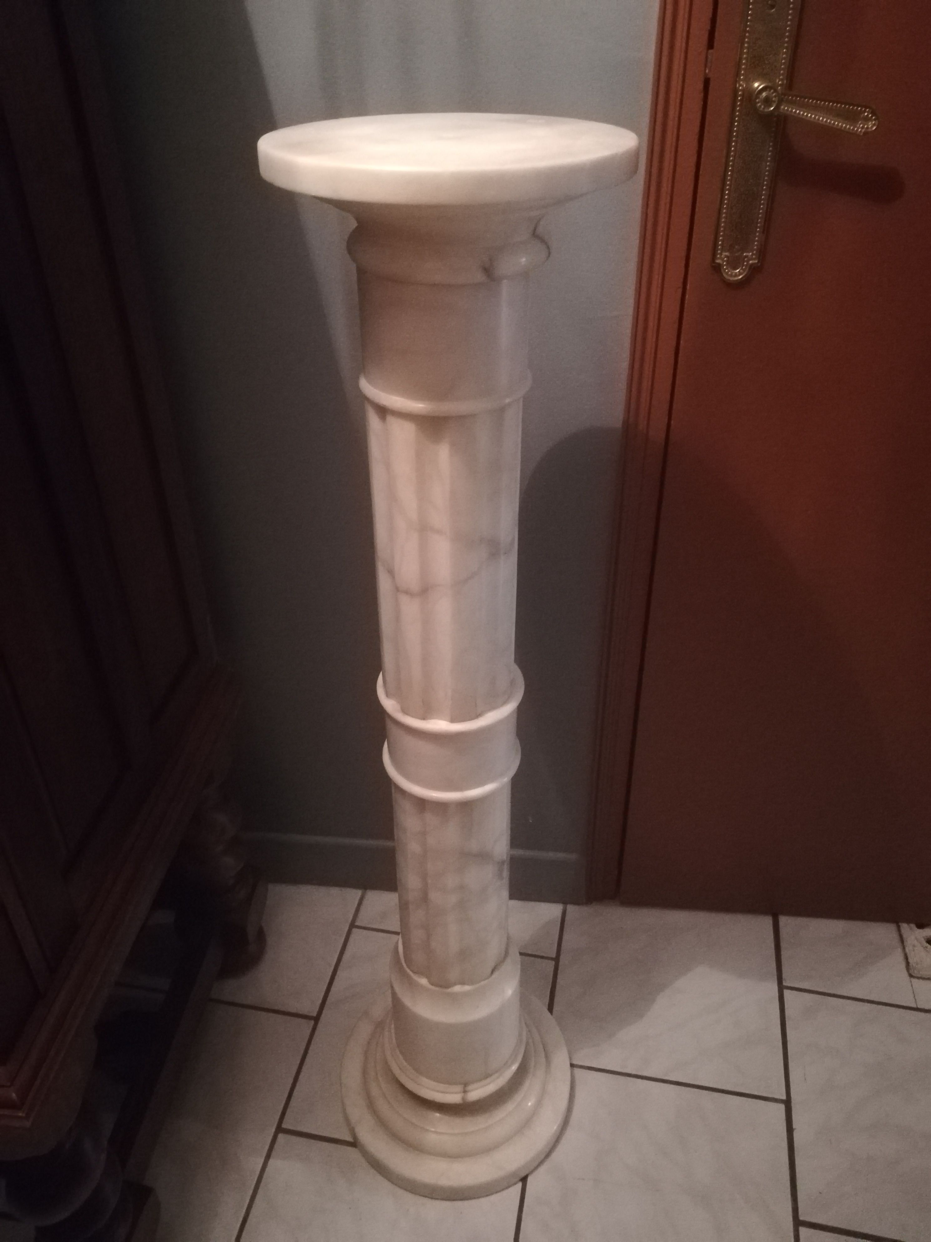 Albatra column