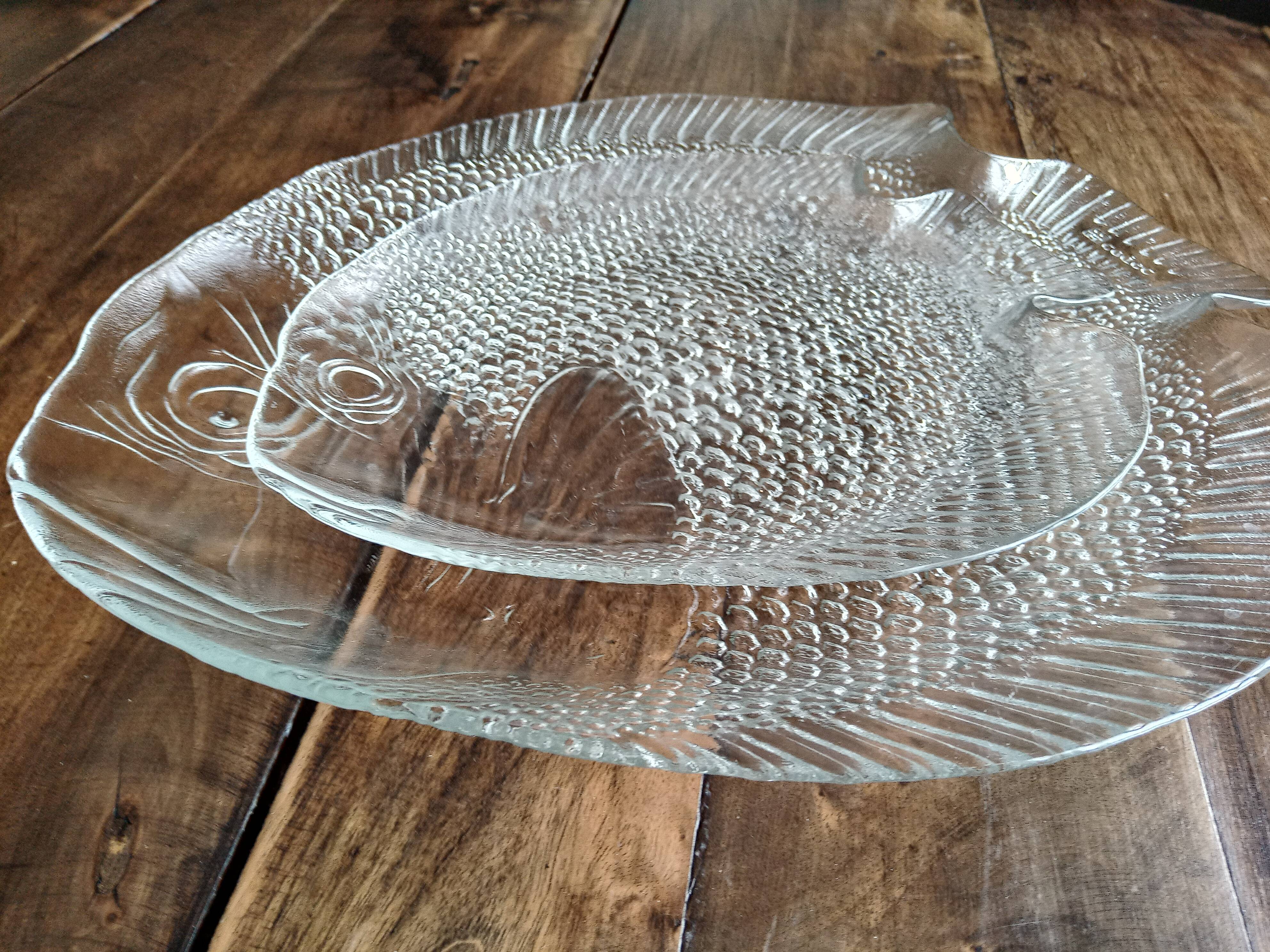 Set of 2 vintage fish dishes in glass Arcoroc France