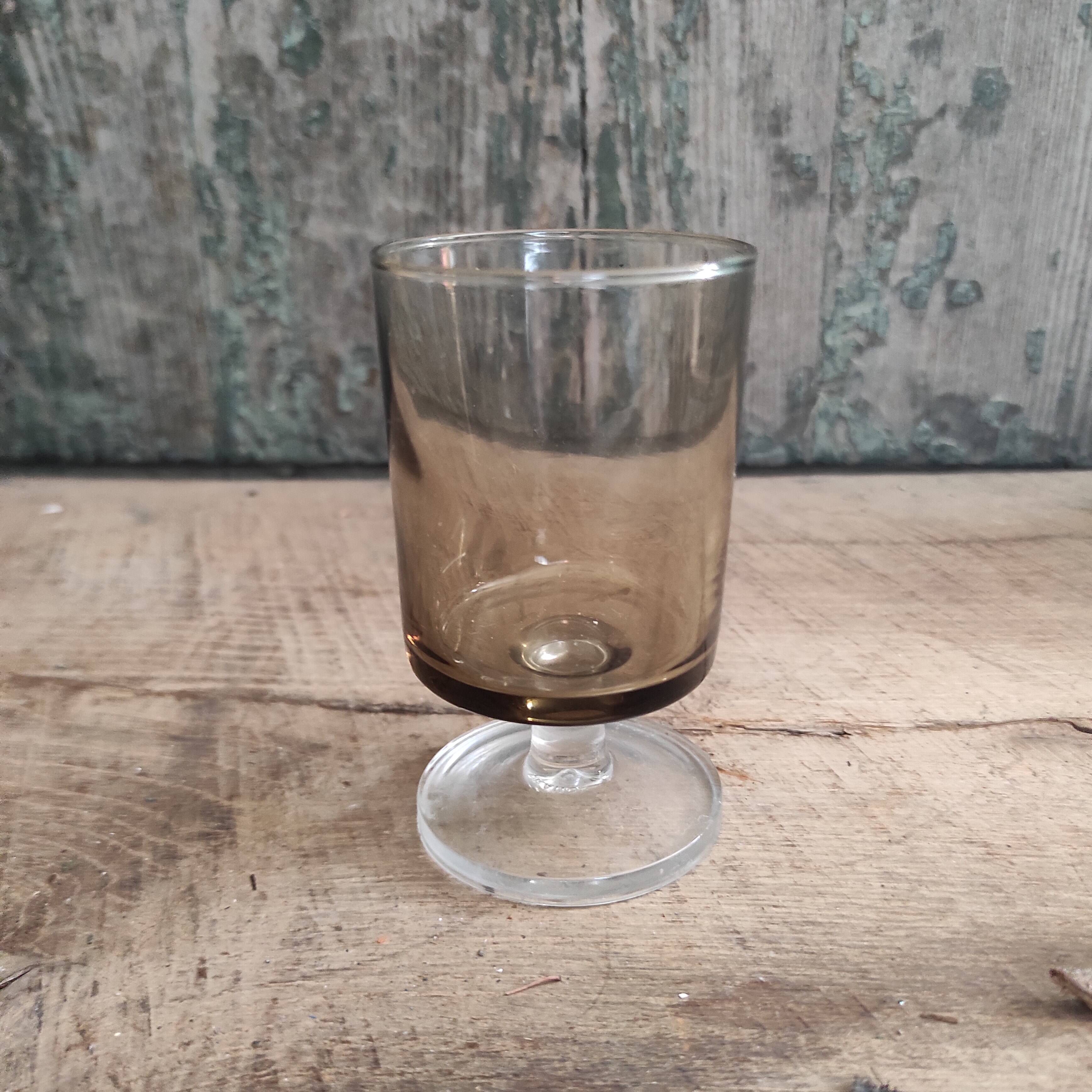 Set 4 champagne glasses and 12 wine glasses. Luminarc