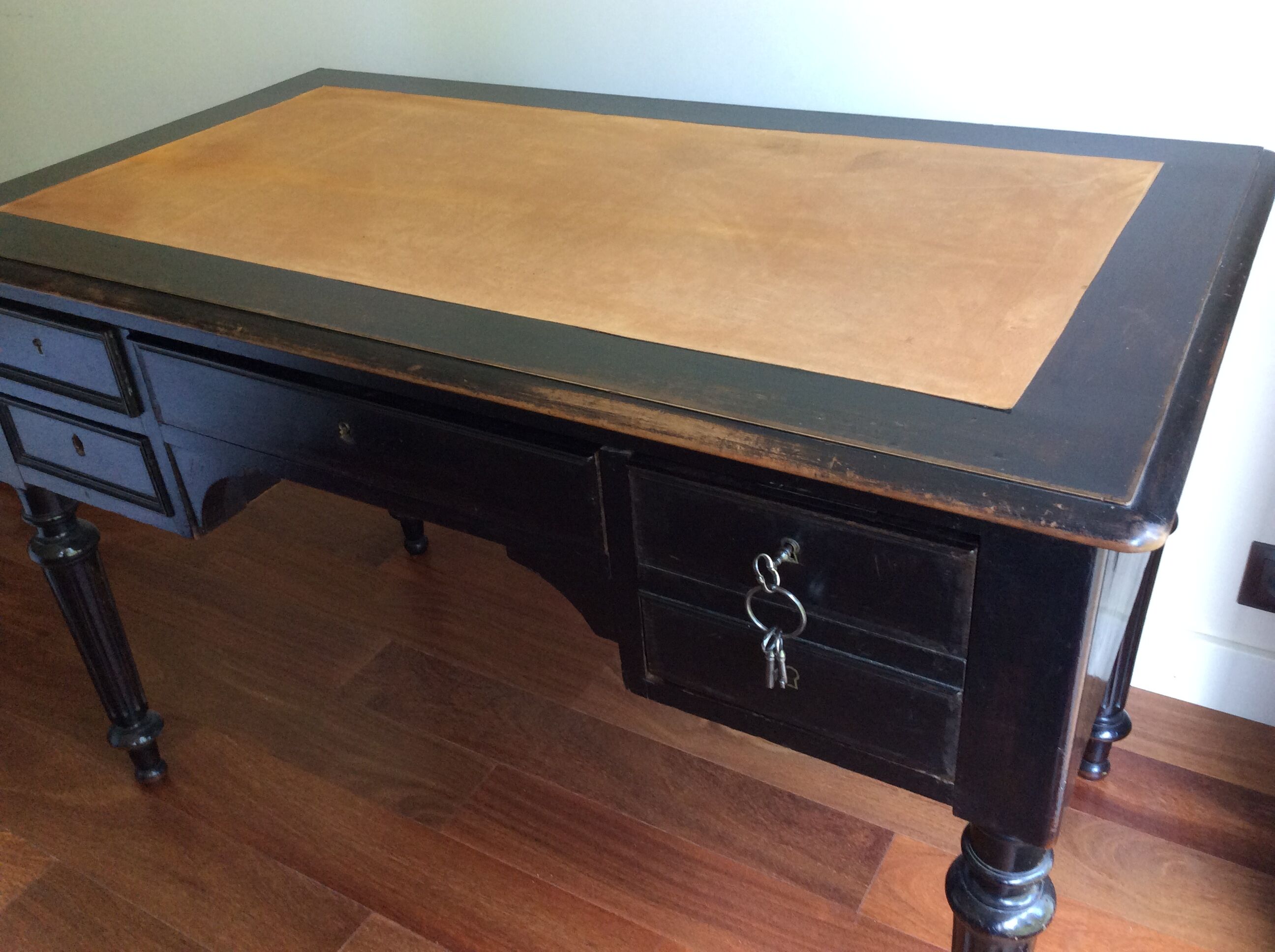 Large flat desk Louis Philippe in blackened wood