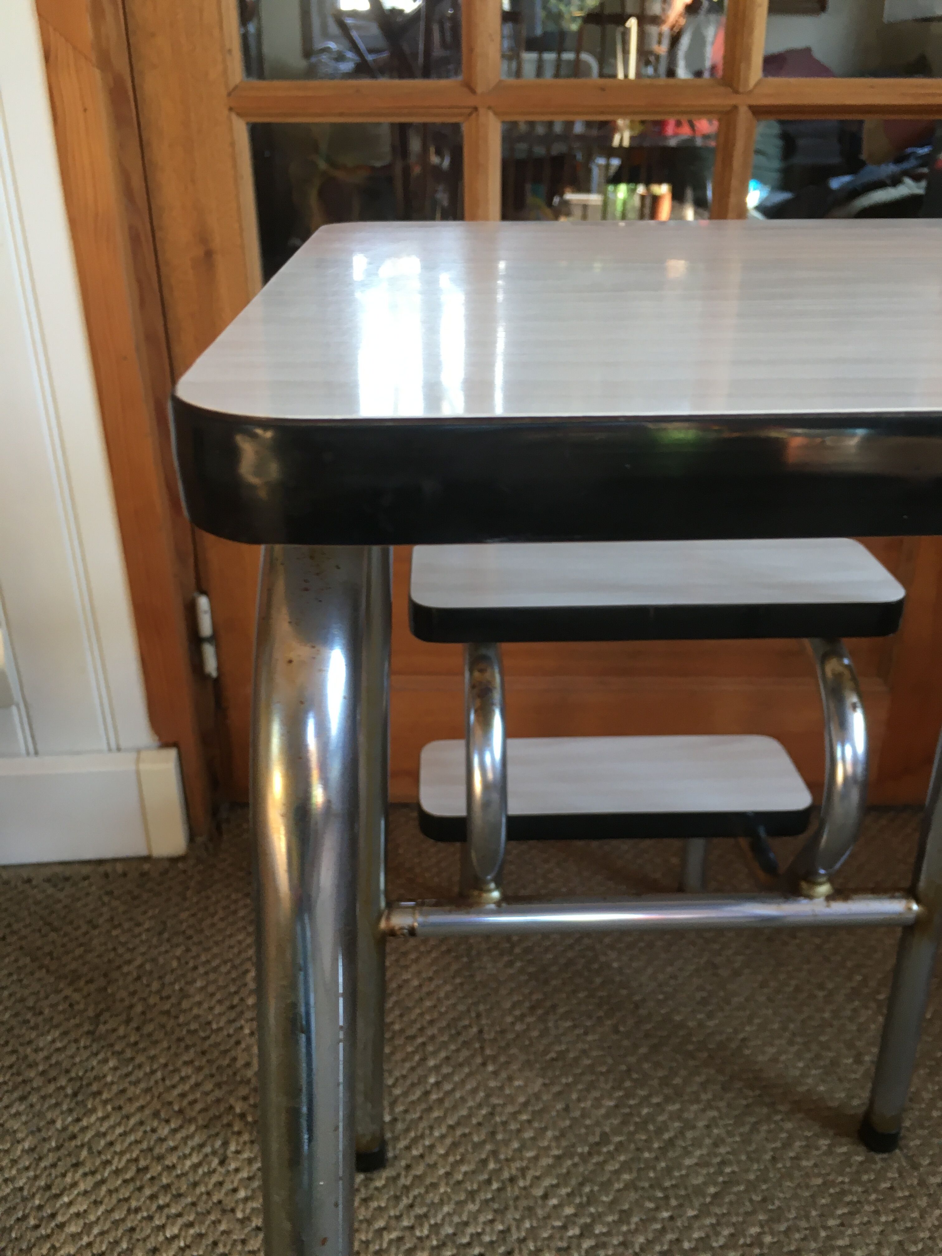 Formica Tabouret