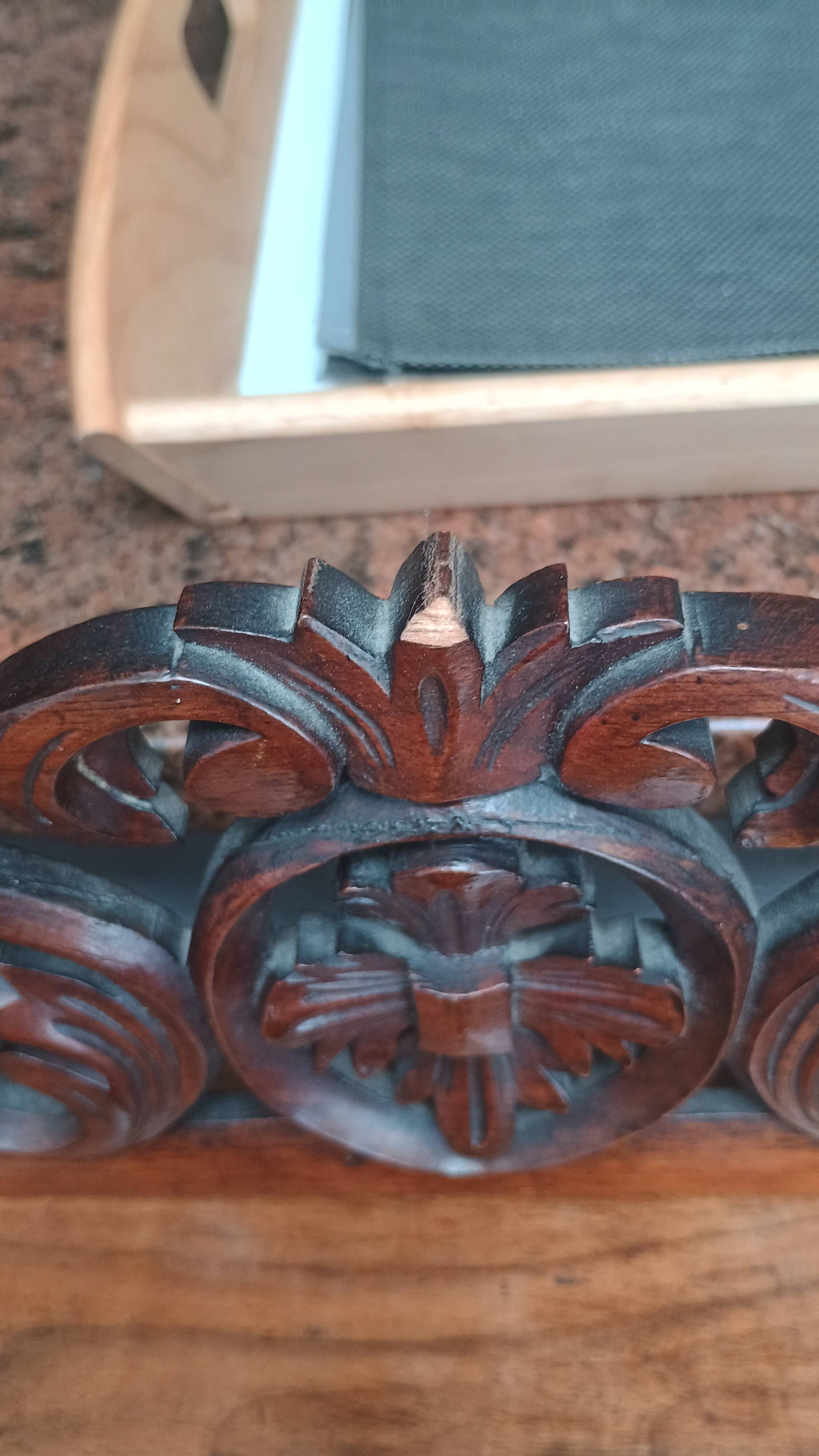 	Support furniture in walnut burl veneer, Napoleon III style or late 19th century.
