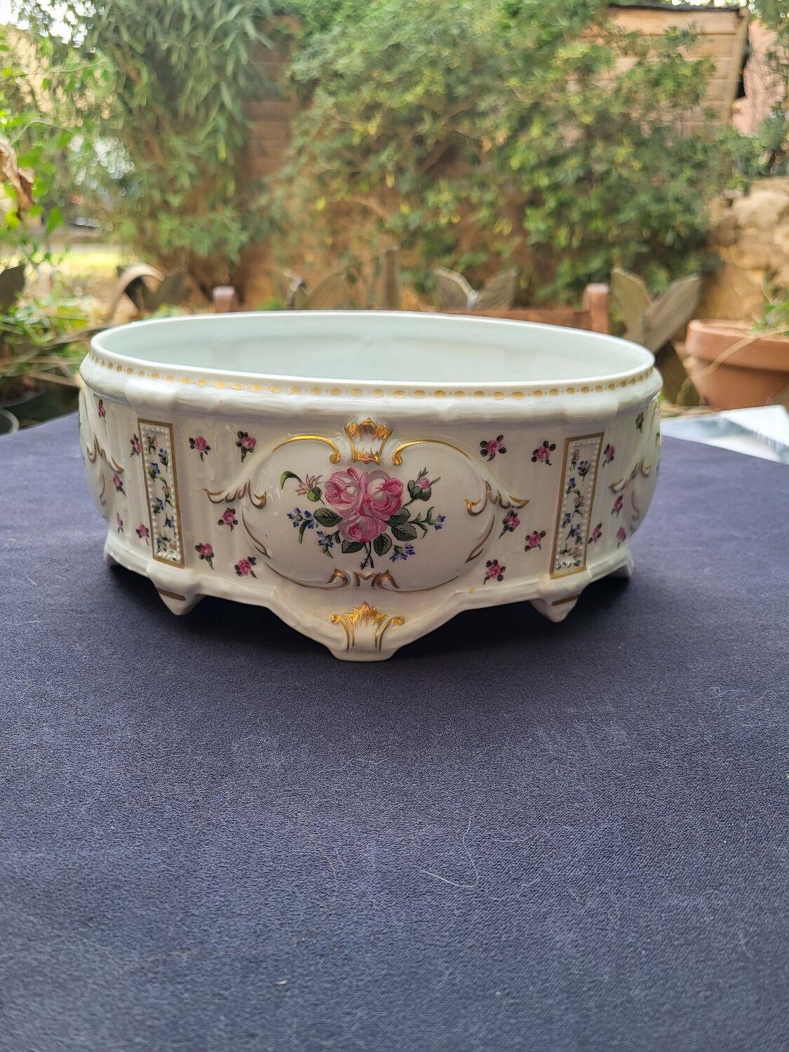 Planter, porcelain centerpiece