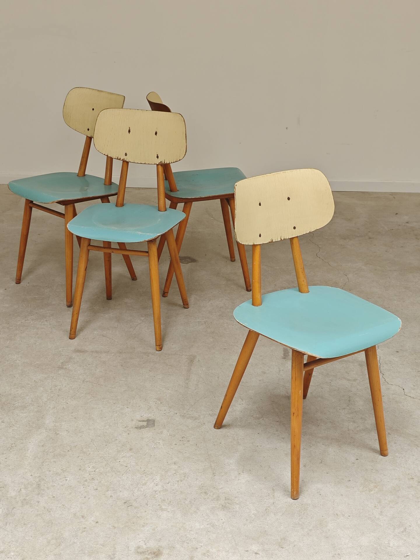 Lot de 4 chaises bois TON Bystrice ( Thonet ) bleu clair , lot 2