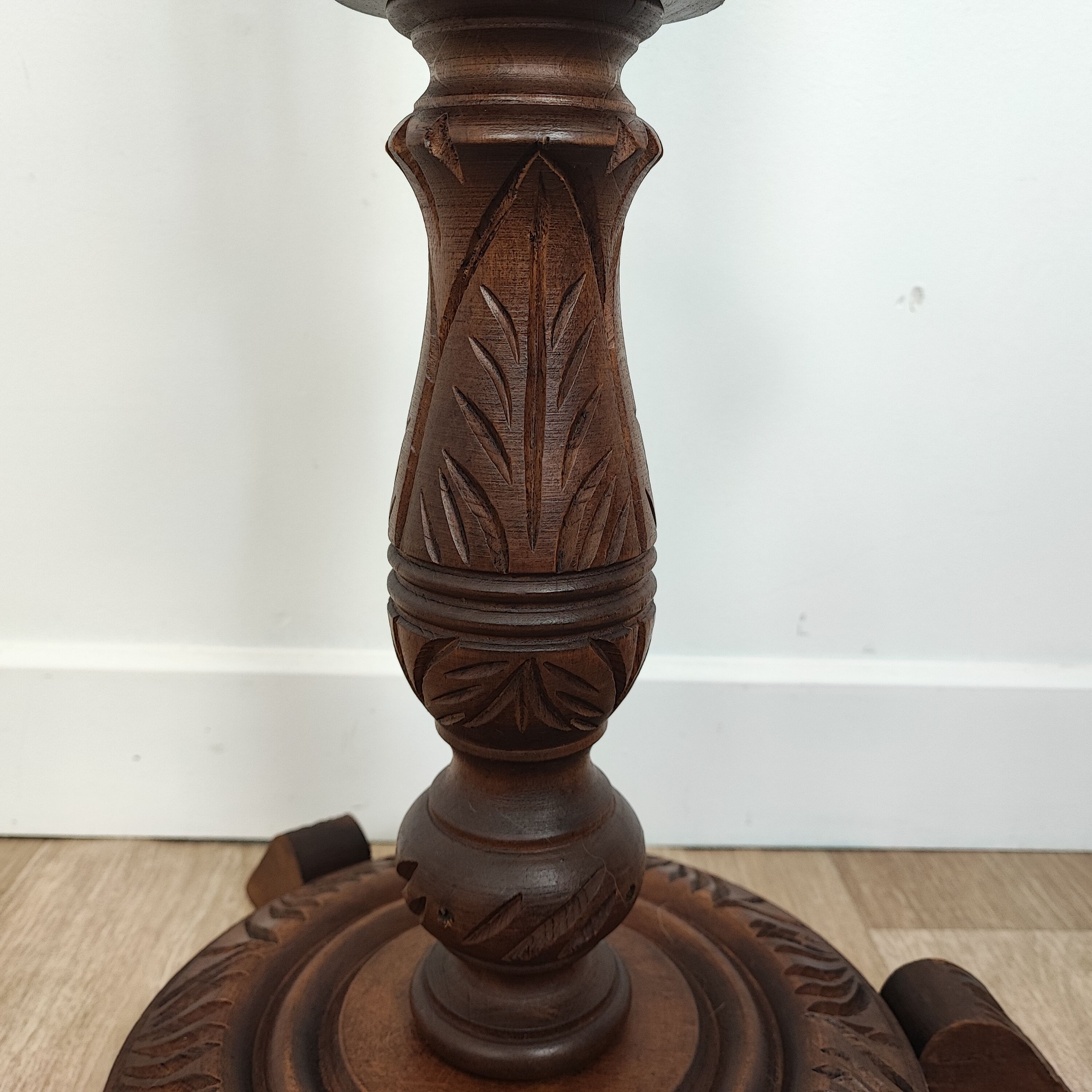 Lampadaire en bois tourné vintage