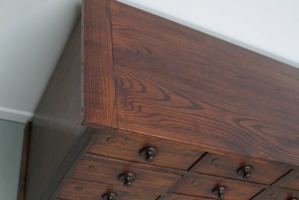 Très grand meuble d'apothicaire ancien en bois dur, vers 1900