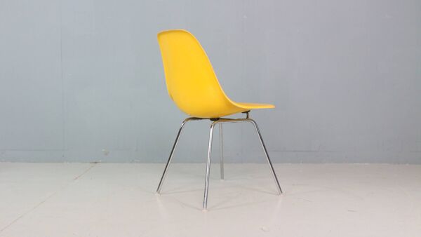 Ensemble de 4 chaises jaunes « La Fonda » de Charles & Ray Eames pour Herman Miller, 1960