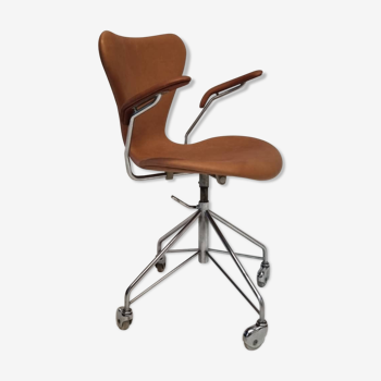 Arne Jacobsen desk chair 3217 for Fritz Hansen