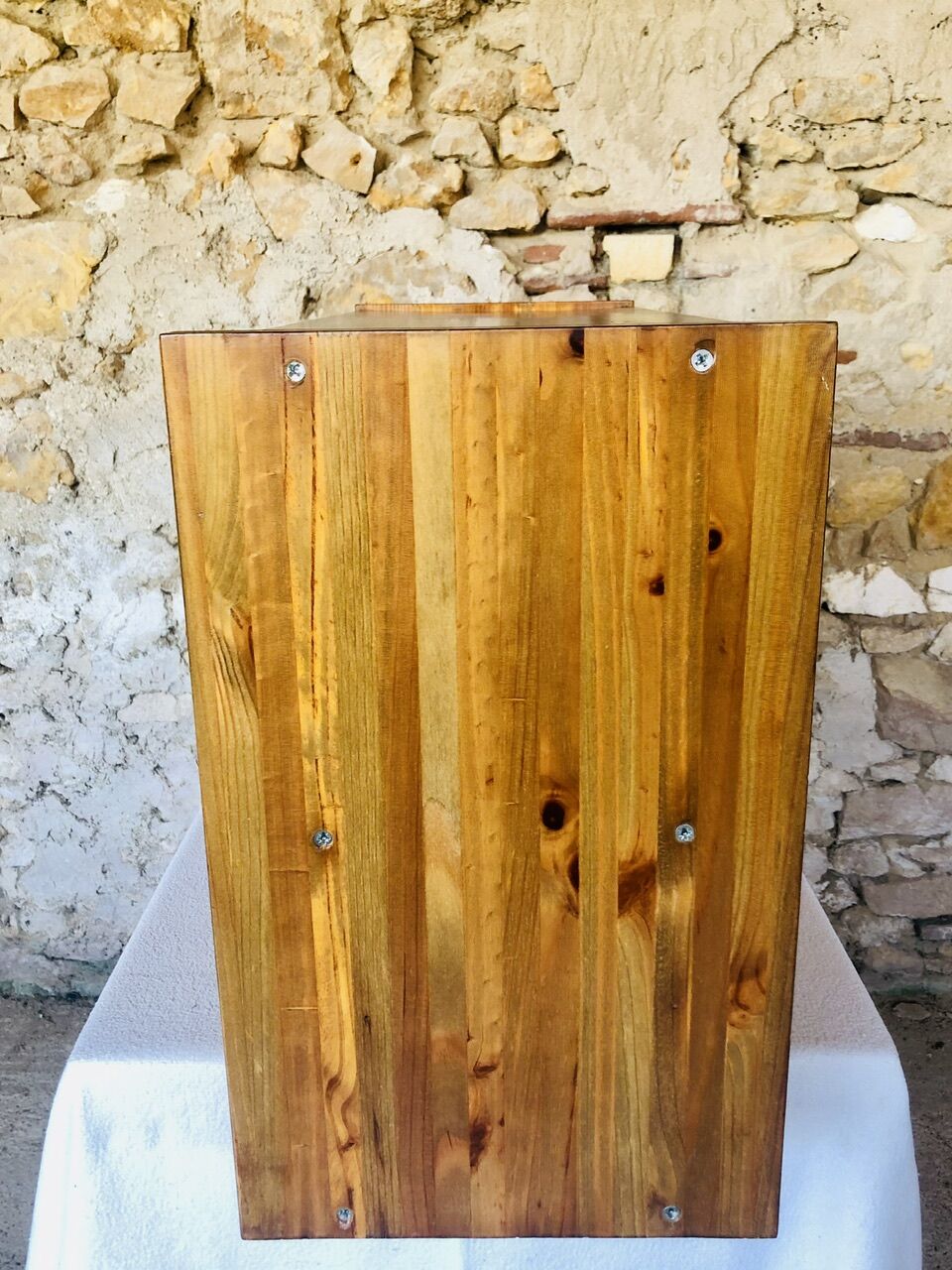 Étagère murale vintage avec portes coulissantes en plexiglass