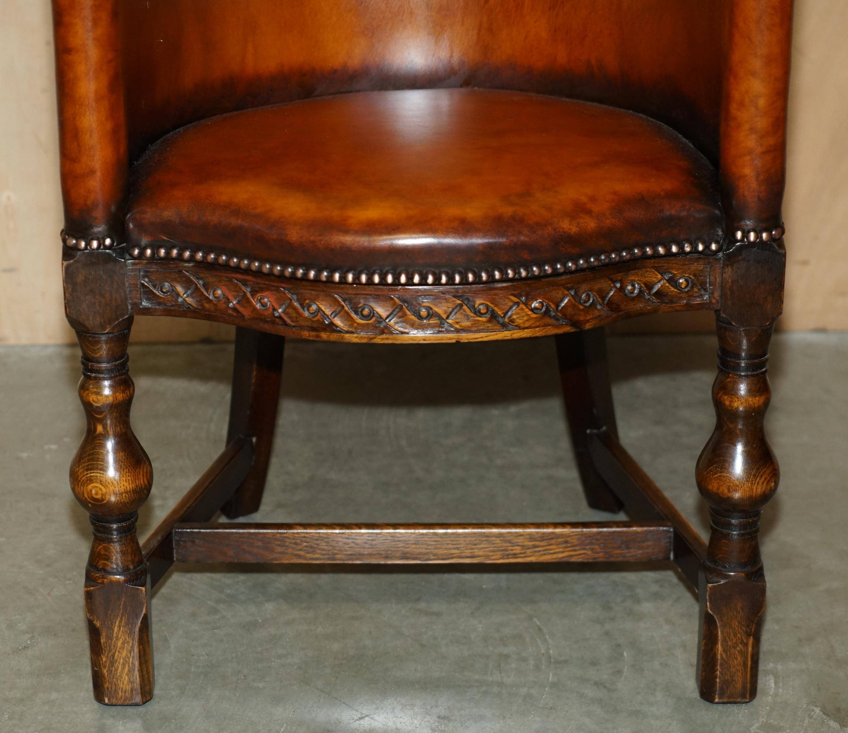 Fauteuil de bureau Édouardien 1910 en cuir et chêne sculpté