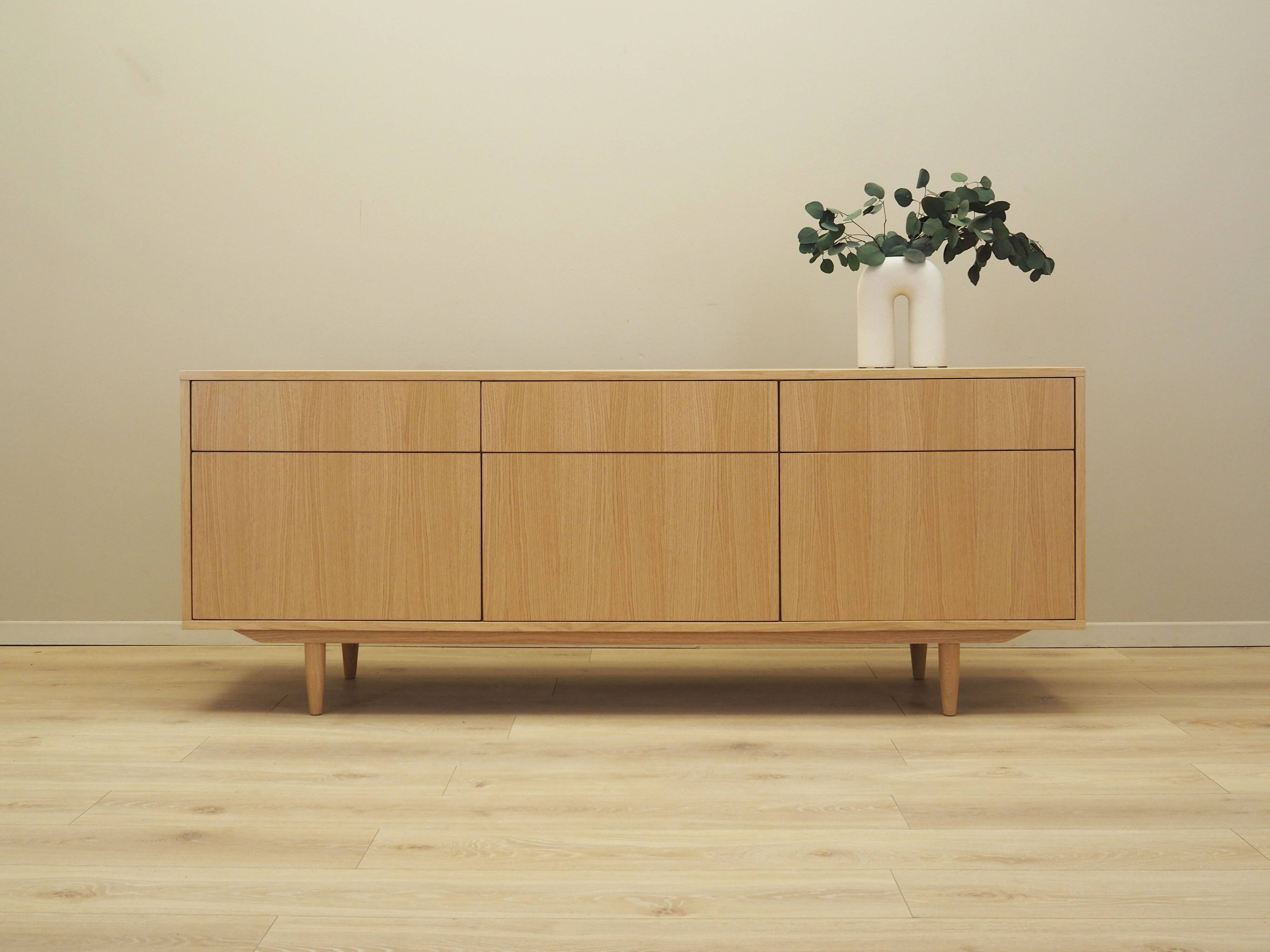 Commode en chêne, design scandinave