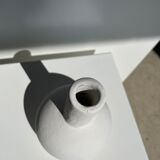 Handmade soliflore drop vase in terracotta painted white h:20 d:15