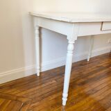 Farmhouse table with drawer