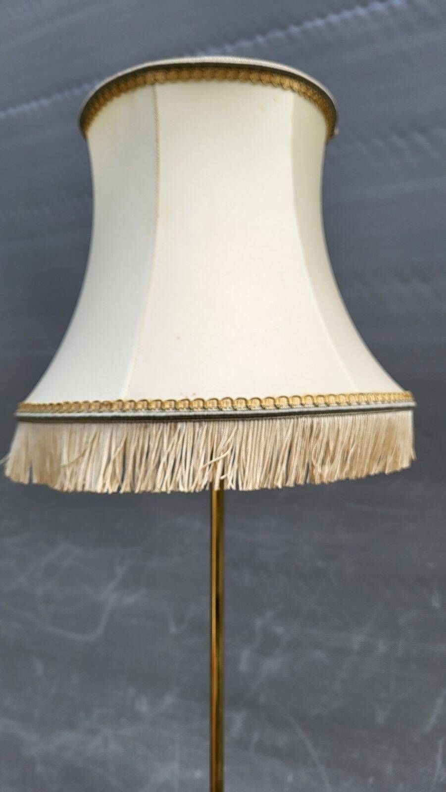 Telescopic floor lamp in gold brass from the 1950s with lampshade.