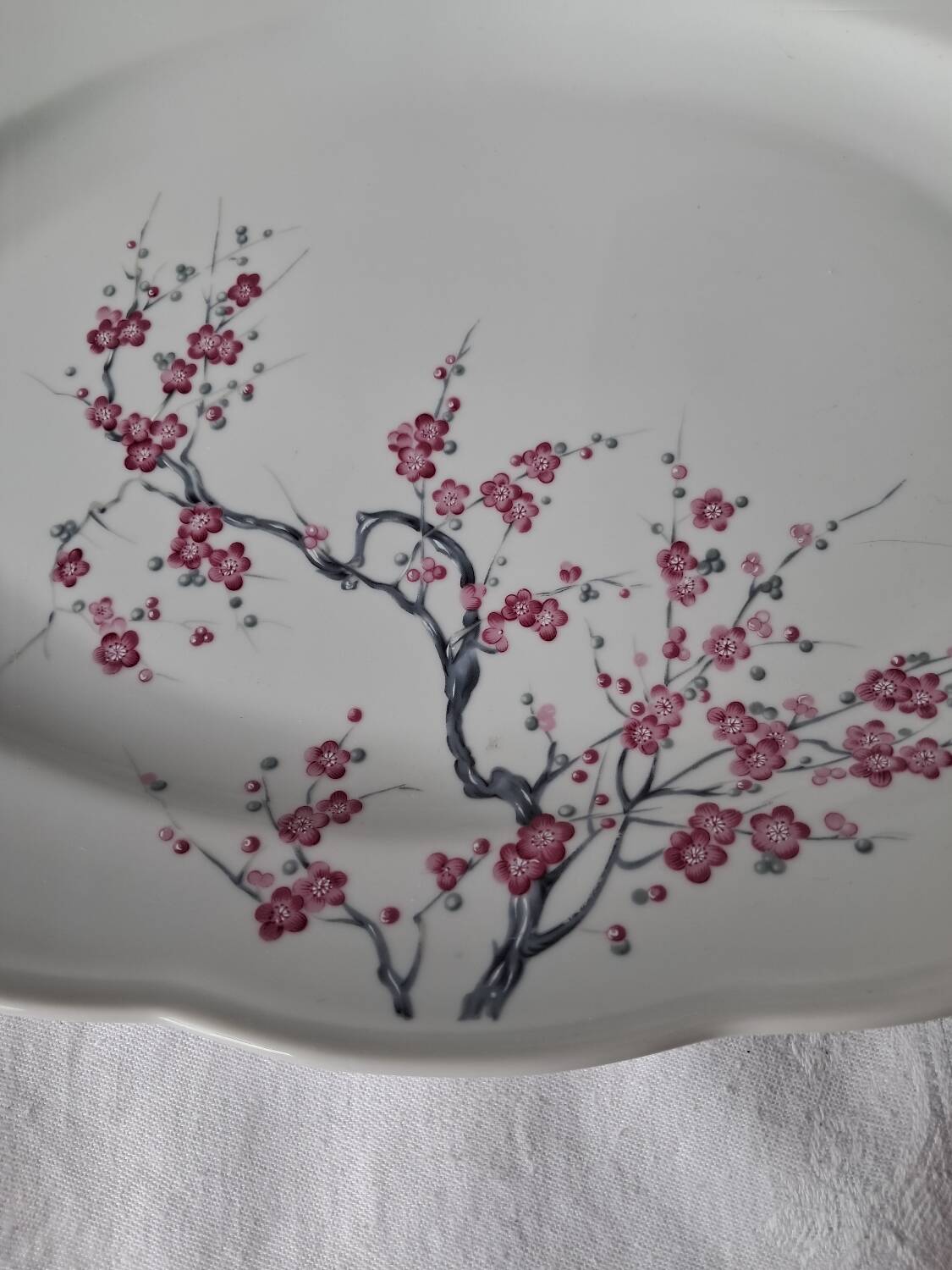 Porcelain dish. Creation A.Deshoulières