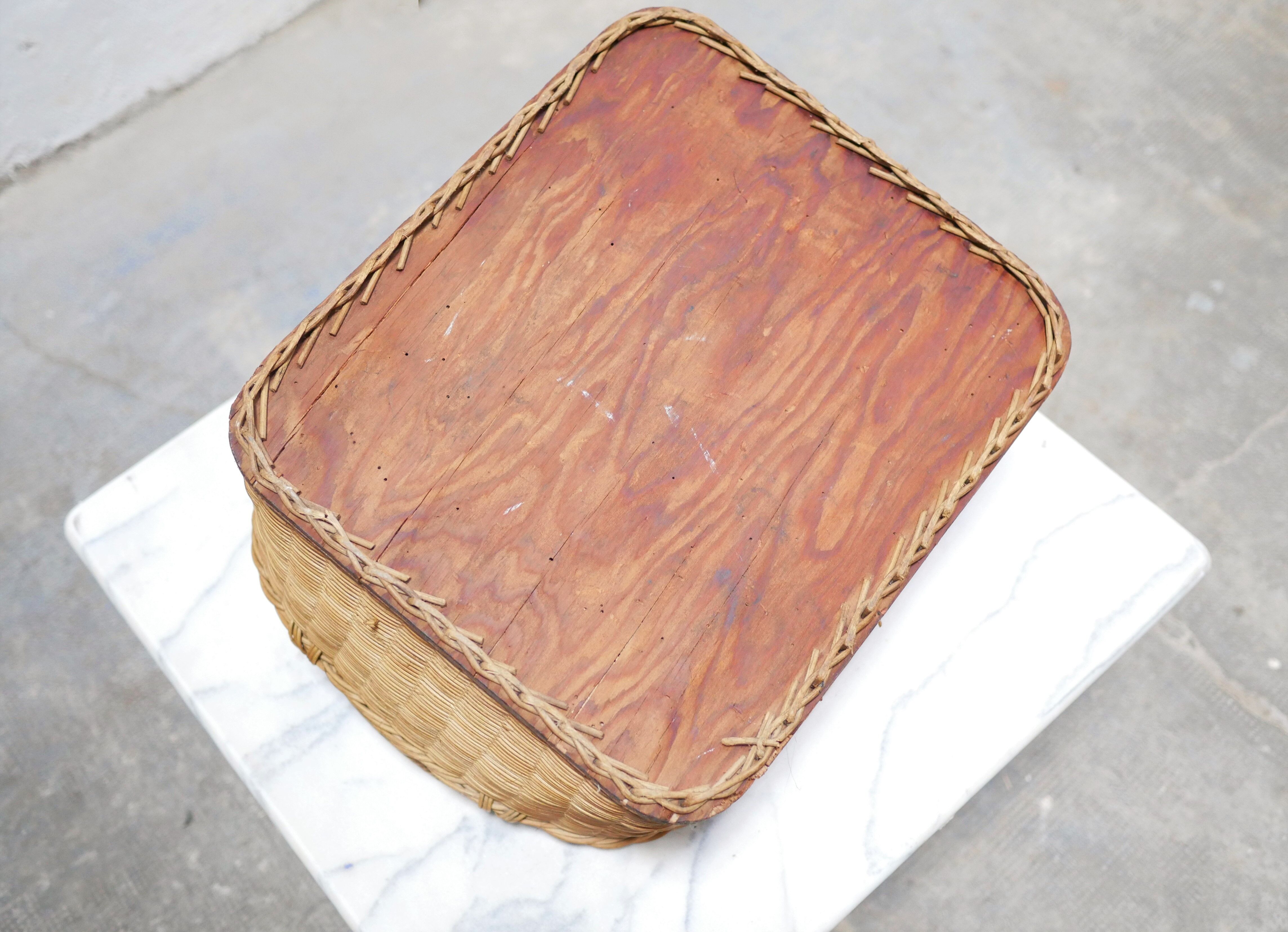 Panier vintage en rotin et en bois
