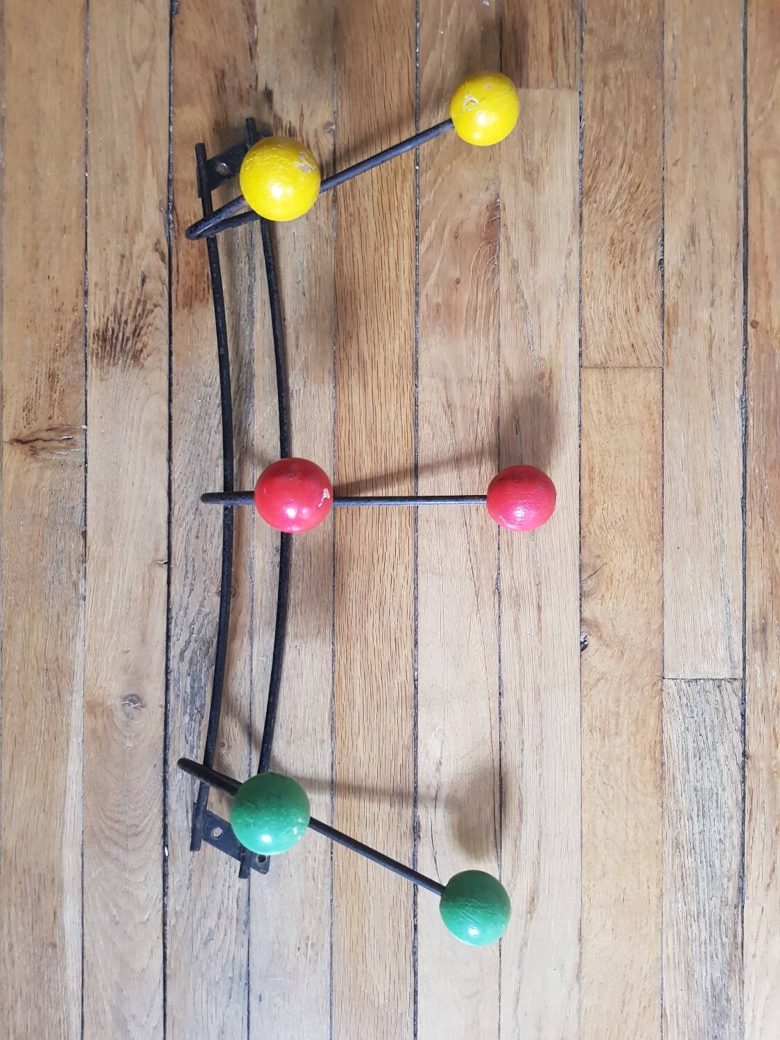 6-ball wall coat rack