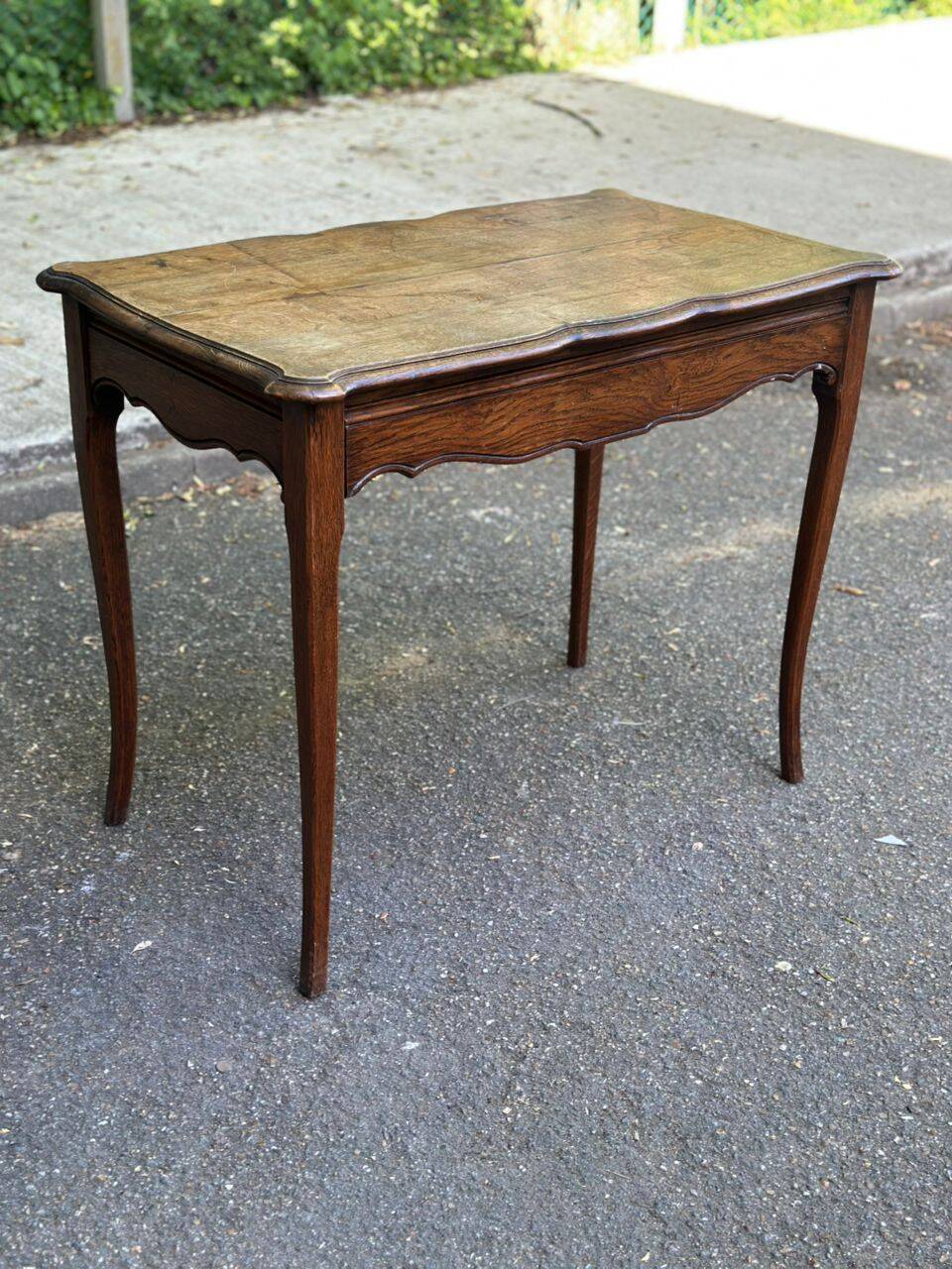 Louis XV desk in solid oak from the 19th century.