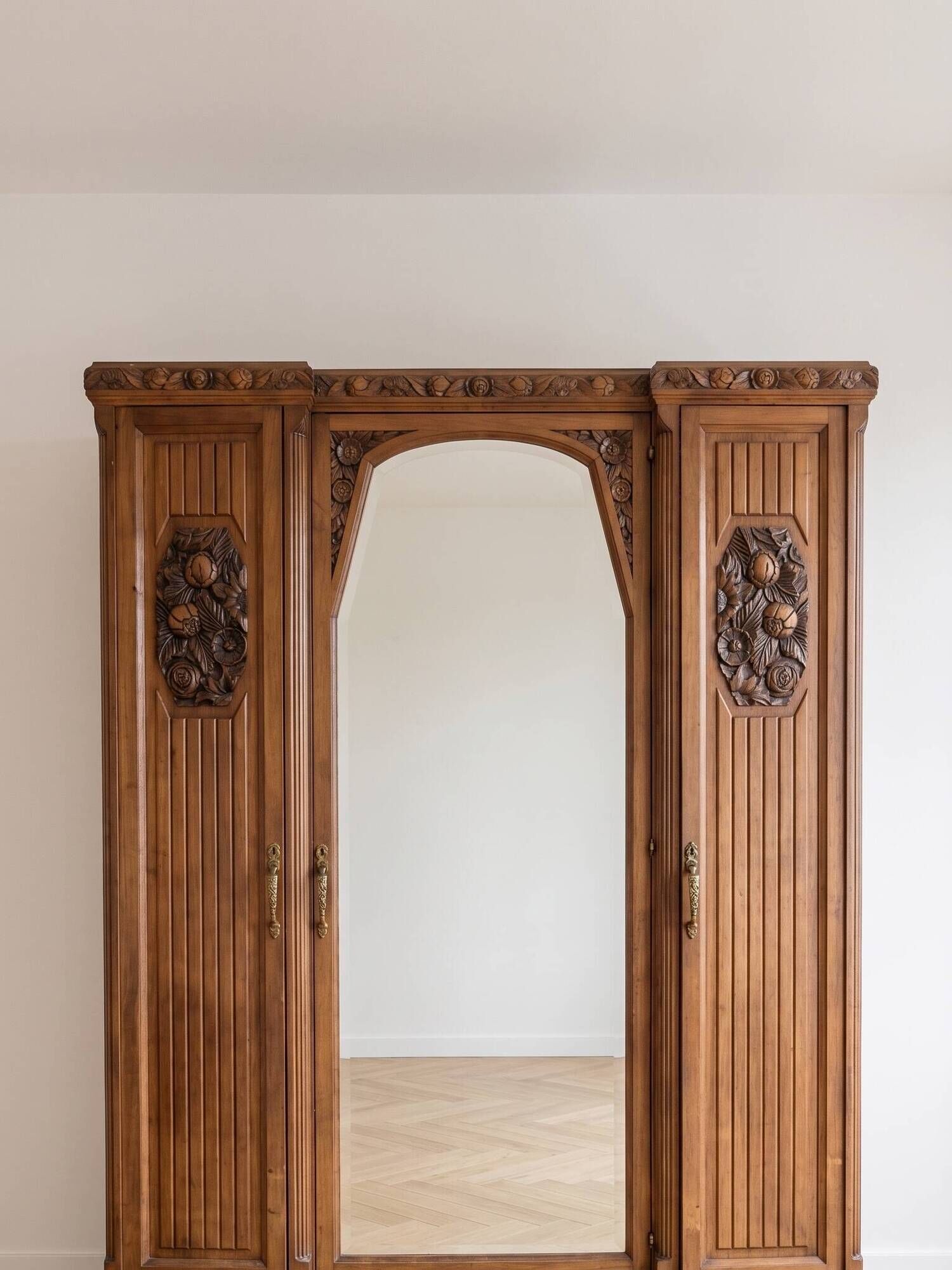 Art Deco wardrobe in solid wood with mirror