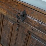 Commode / table d'appoint en chêne sculpté hollandais du milieu du XVIIIe siècle