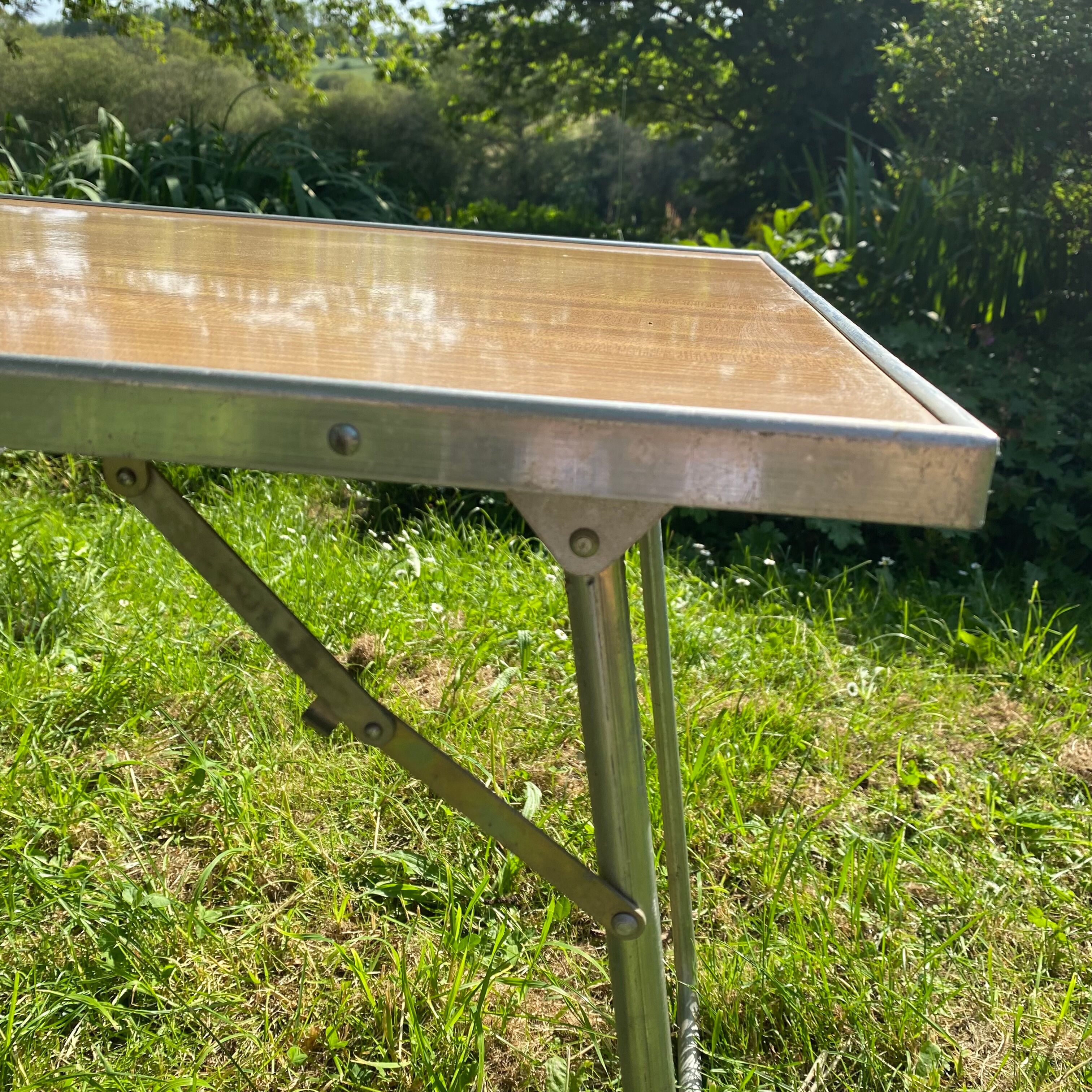 Table de camping pliante en formica