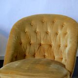 Armchair yellow toad