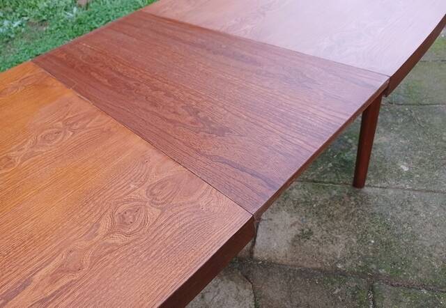 Oval dining table + extension in vintage Scandinavian style