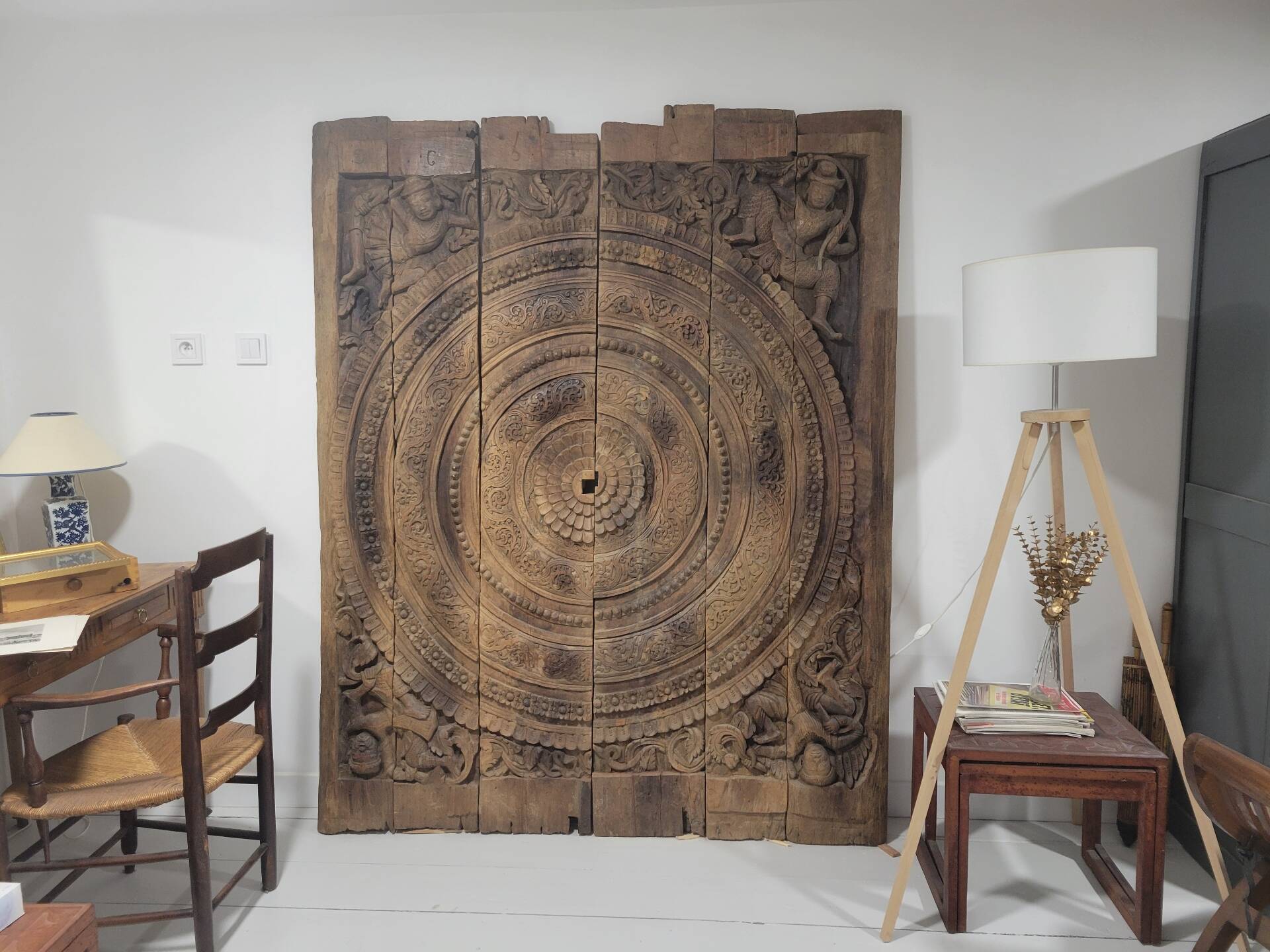 Carved wooden ceiling Curiosity cabinet 155×194cm