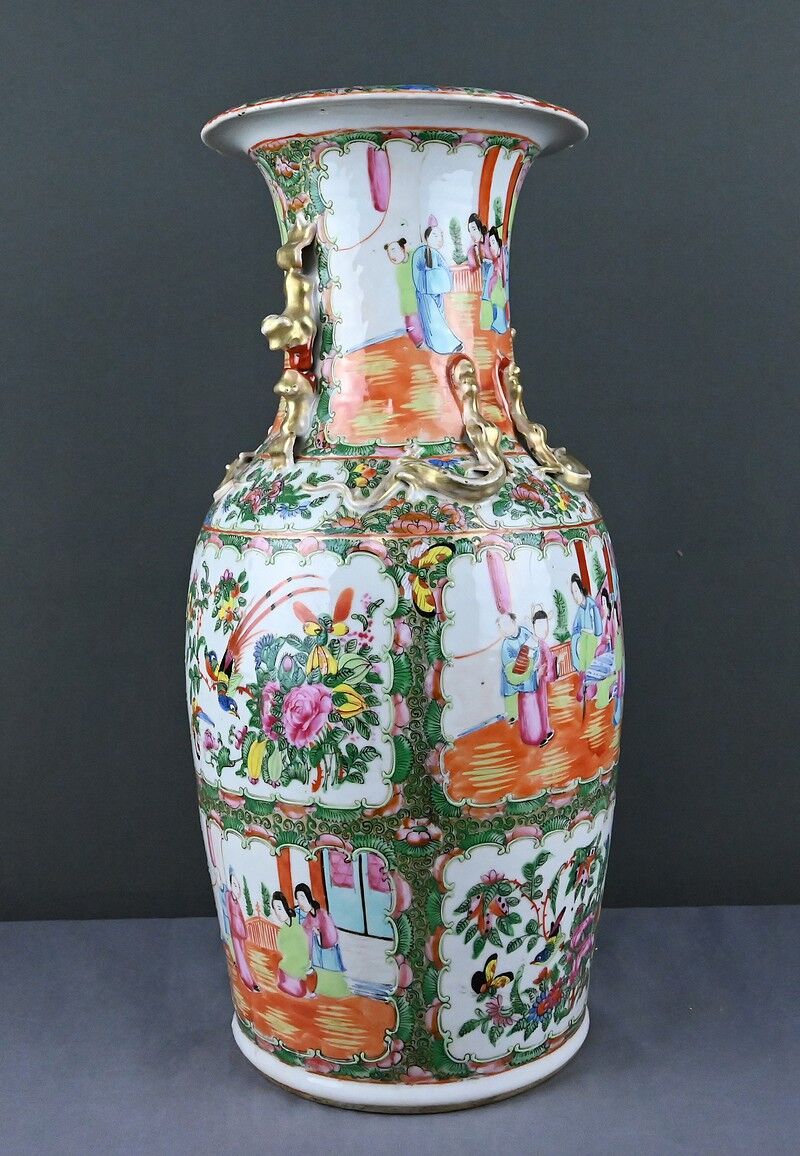 Important Canton porcelain vase, China – late 19th century
