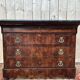 Commode époque restauration en placage d'acajou flammé