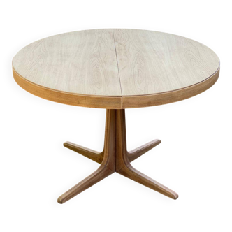 Baumann round extendable Scandinavian dining table with central leg 190cm