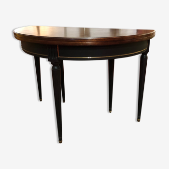 Half-moon table with extensions