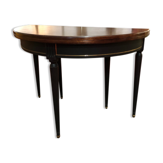 Half-moon table with extensions