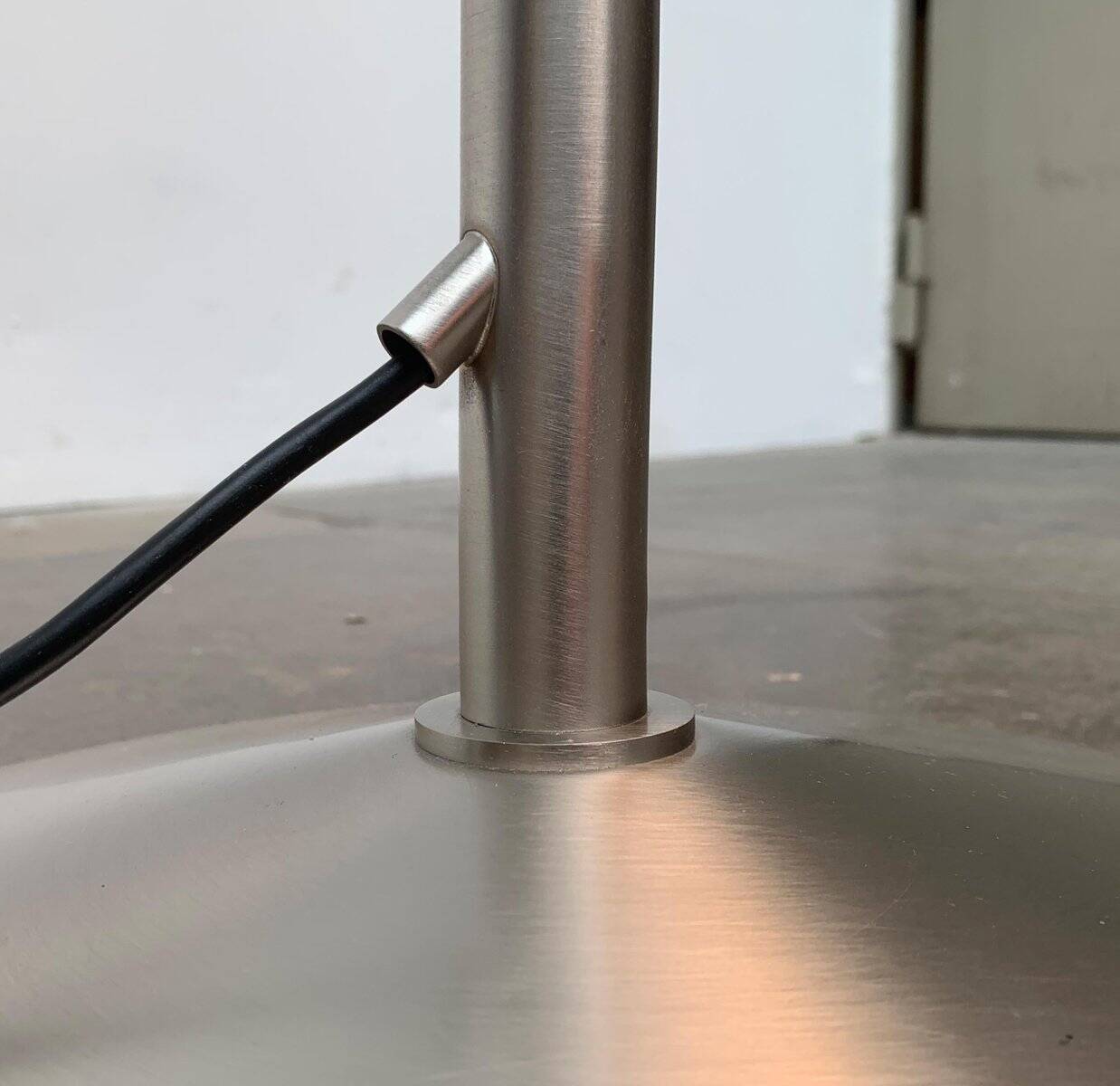 Adjustable floor lamp