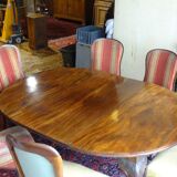 Nineteenth round table in carved mahogany with extension Ø 133 cm