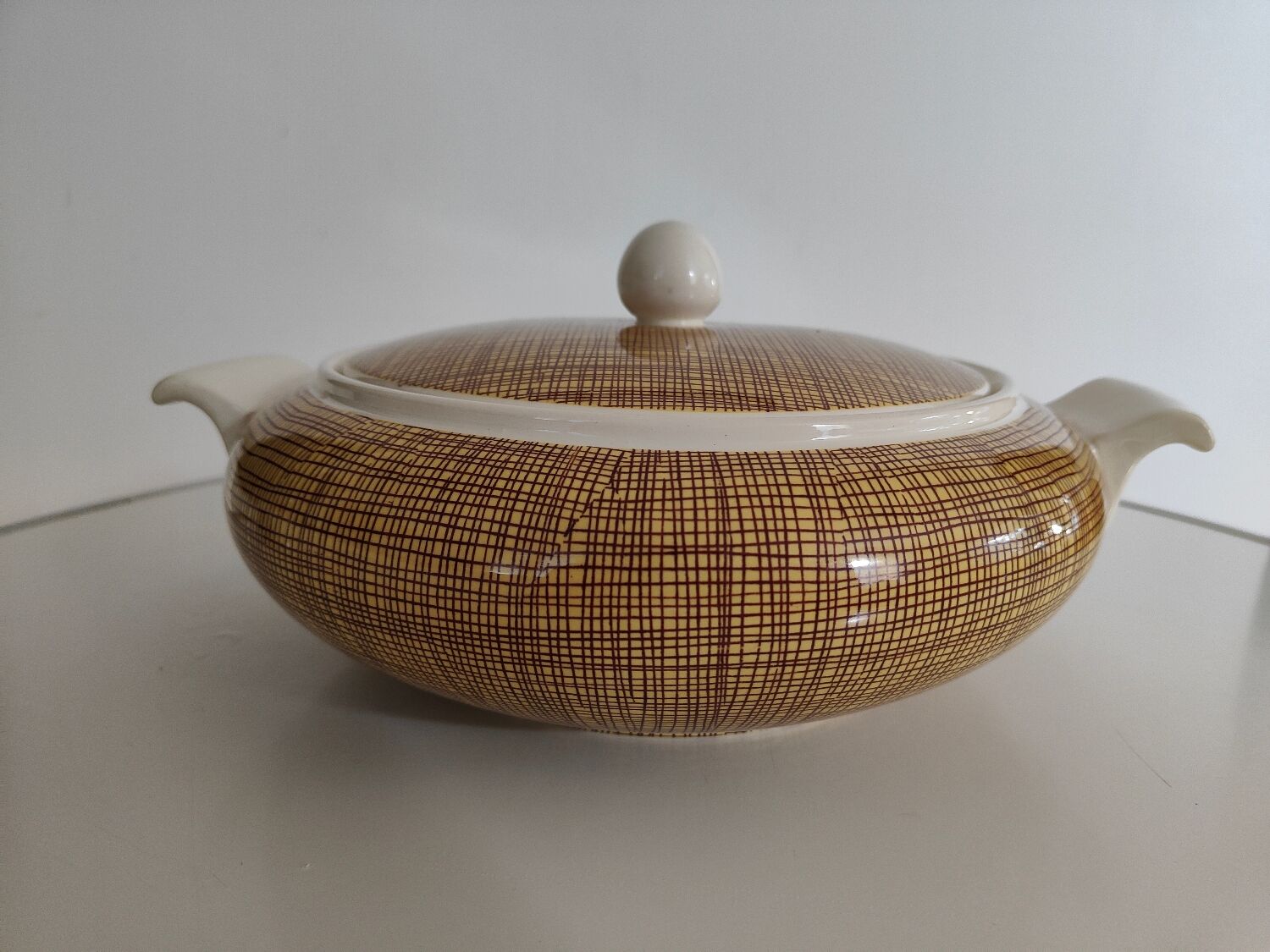 Old tureen from the 60s in Villeroy and Boch earthenware, Bern