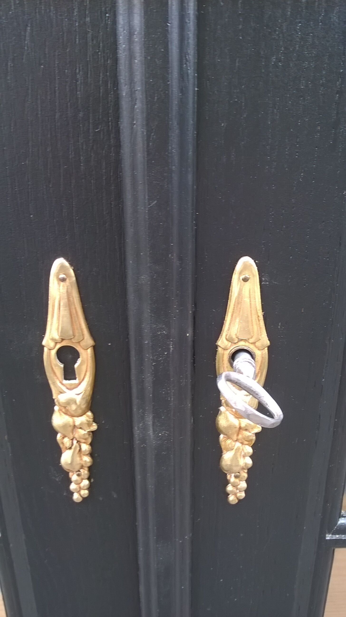 Parisian showcase cabinet