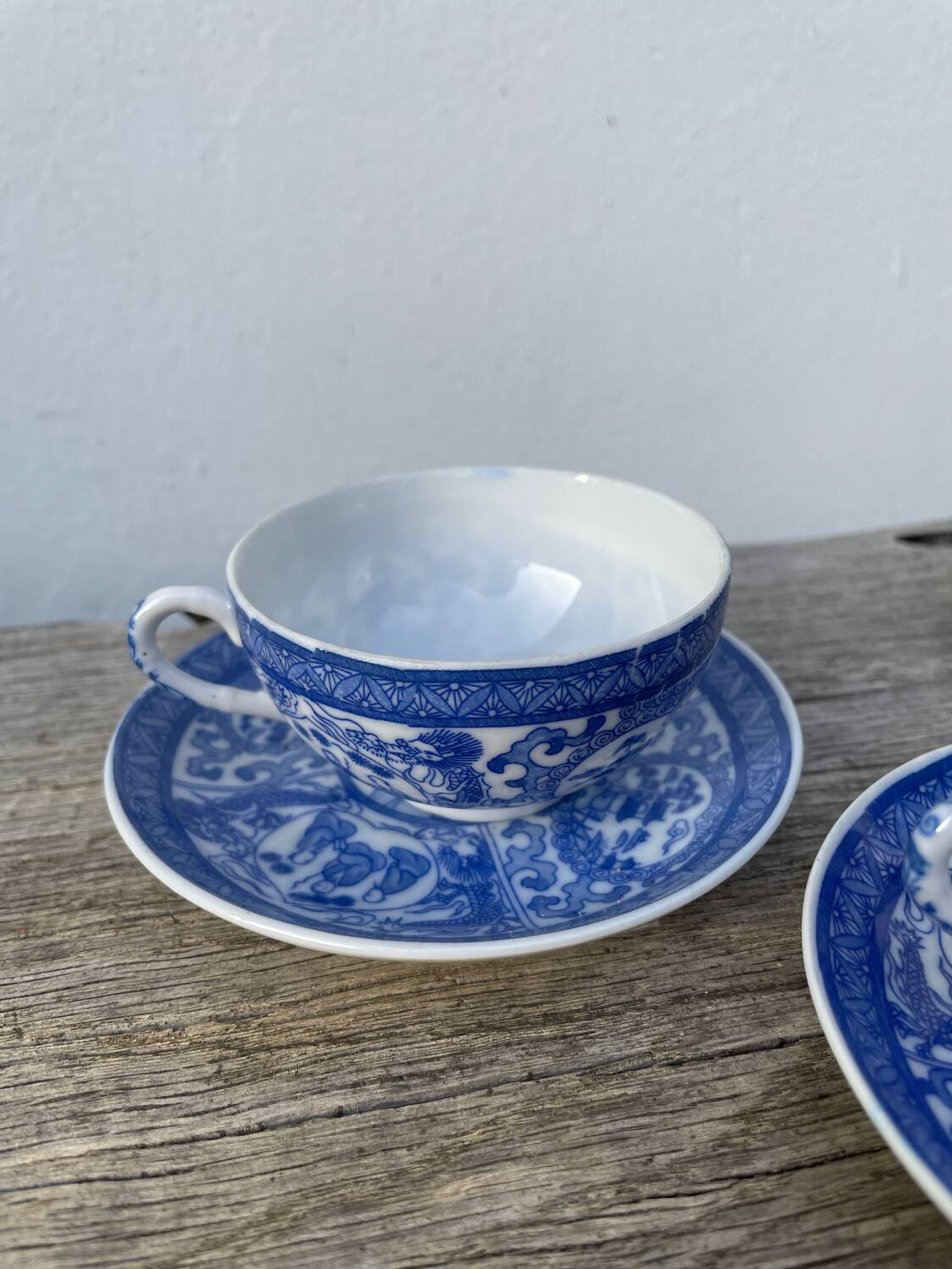 4 Japanese blue porcelain cups