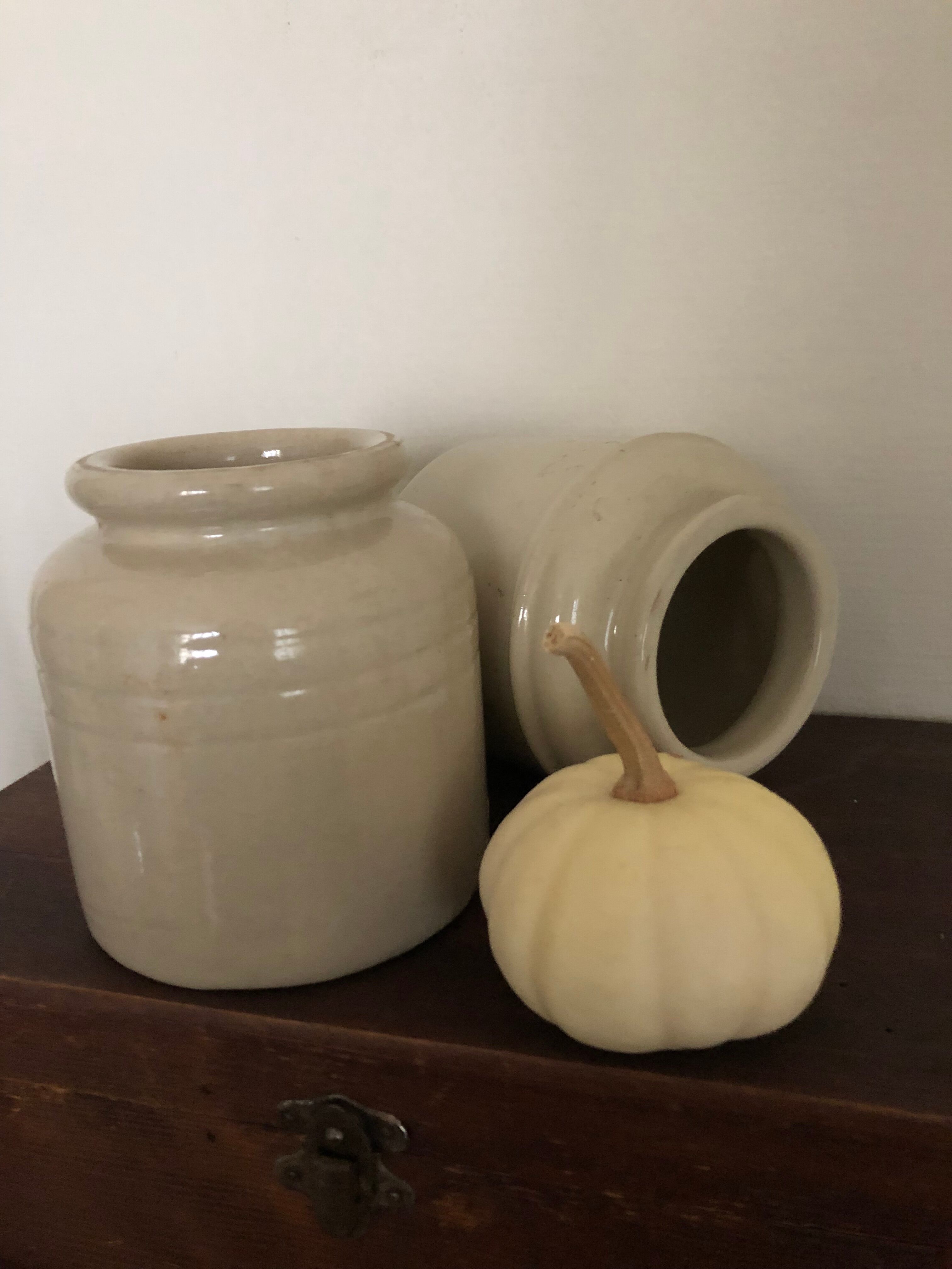Set of two stoneware pots