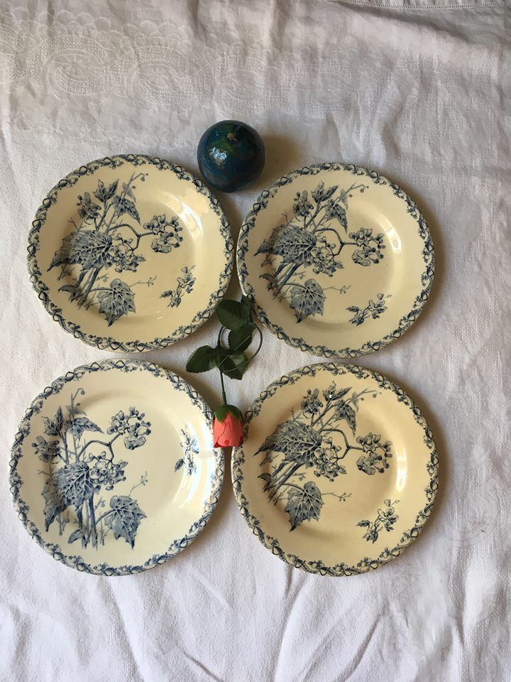 Four plates flat faience of Gien model begonia