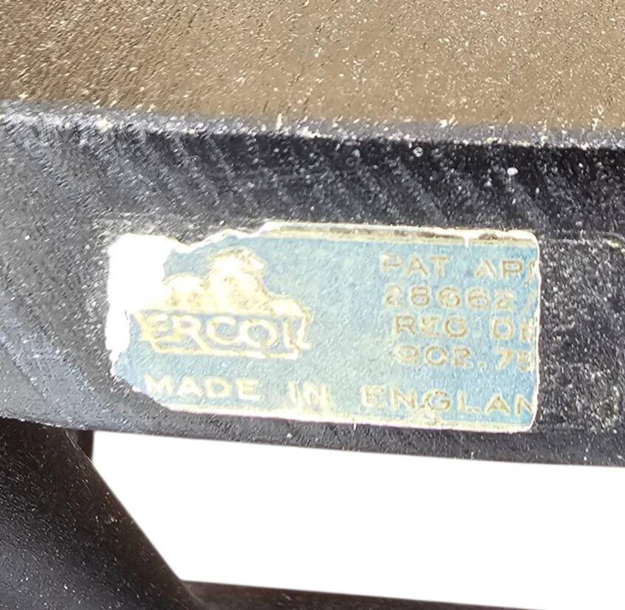 Chaise empilable noire Ercol L.Ercolani années 1950