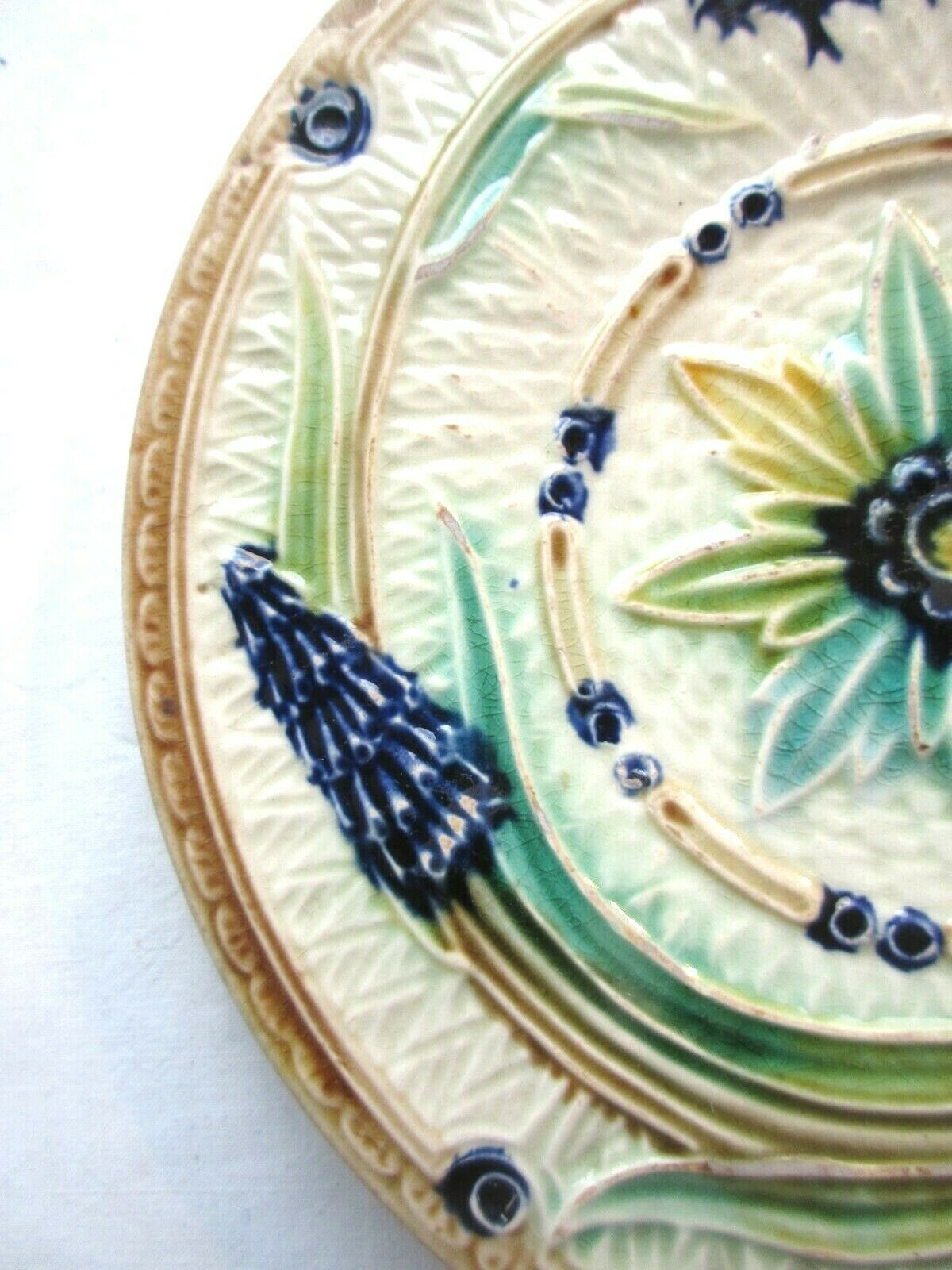 Art Deco dabbling plate, muscaris and a butterfly.