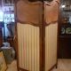 Paravent de boutique, ancienne cabine de magasin, essayage de vêtement pour femme début XX eme..
