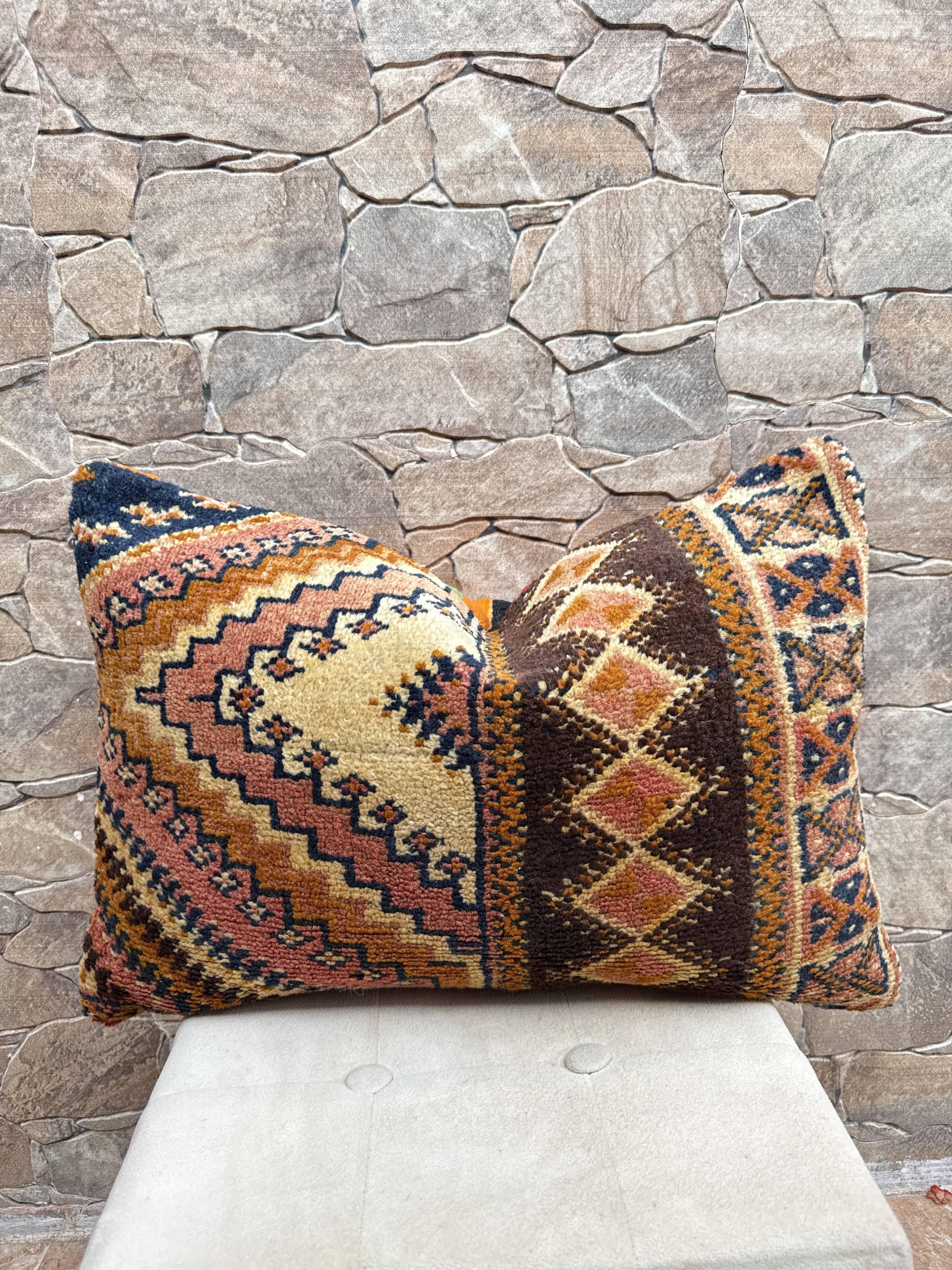 Housse de coussin vintage kilim berbère:Coussin en laine marocaine 60x40cm