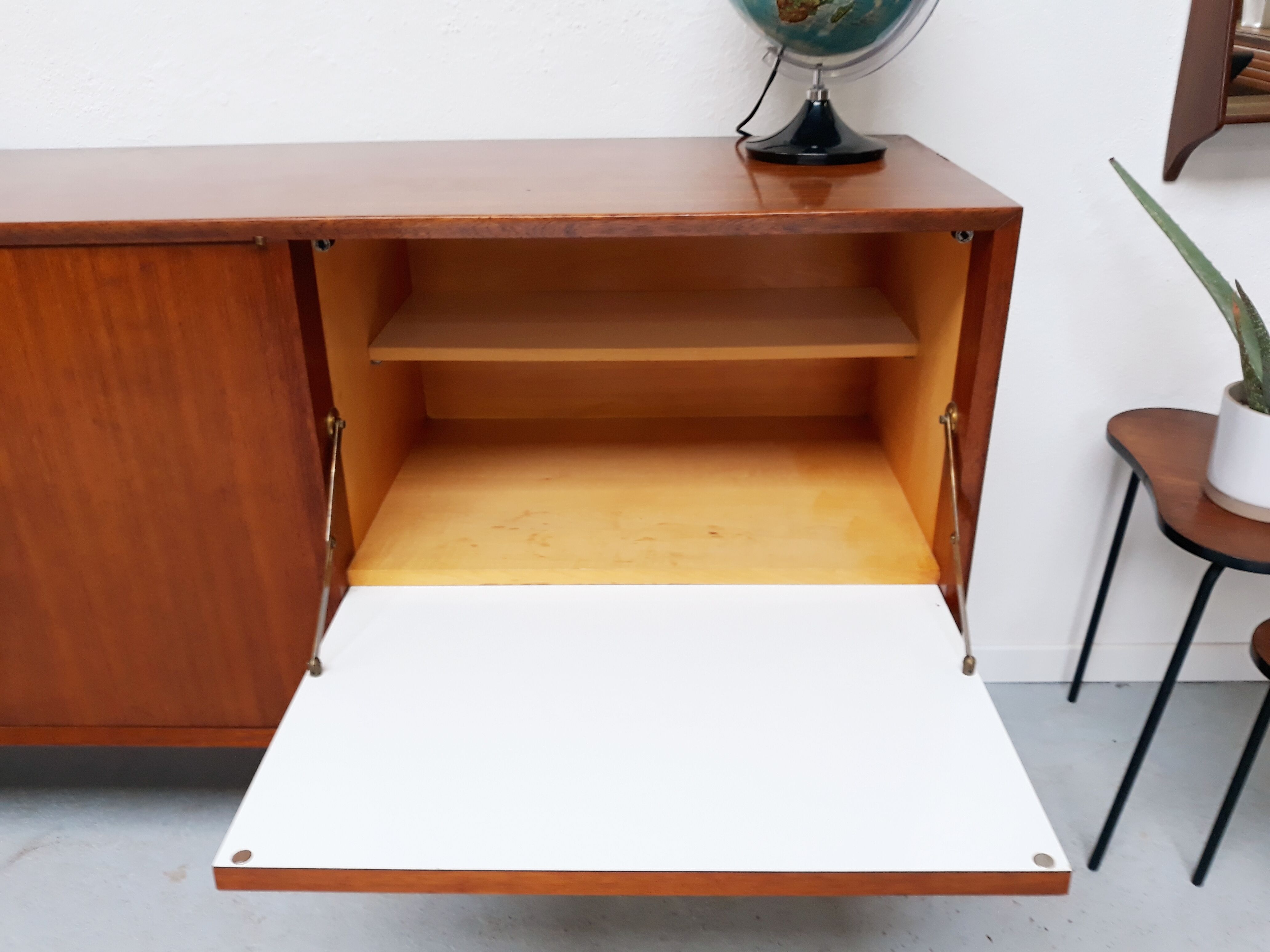 Ronieck's vintage metal foot sideboard