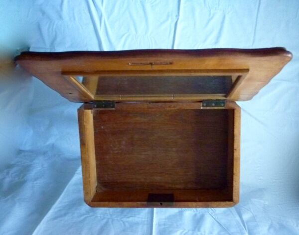 Table travailleuse en noyer