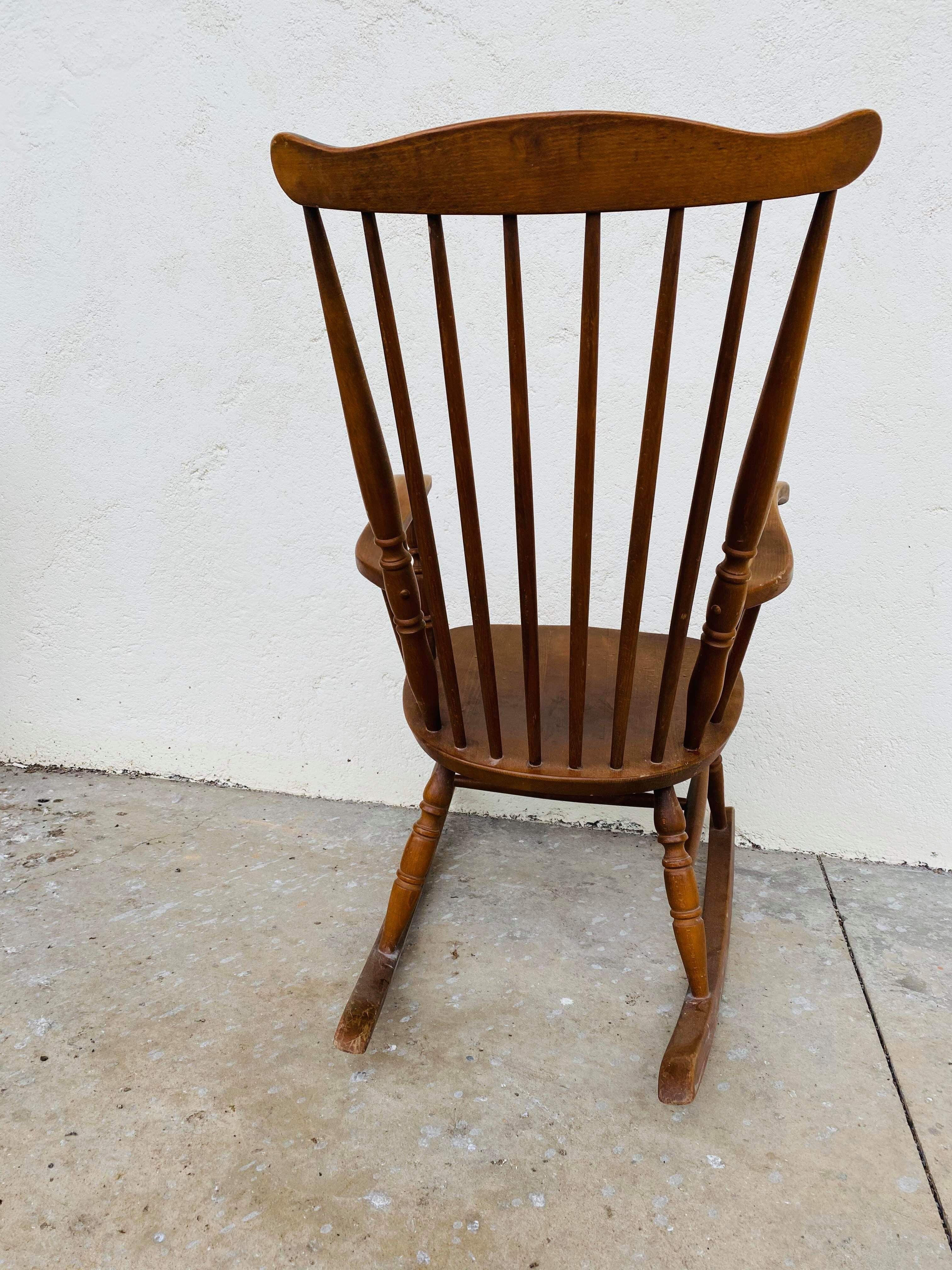 Vintage rocking-chair