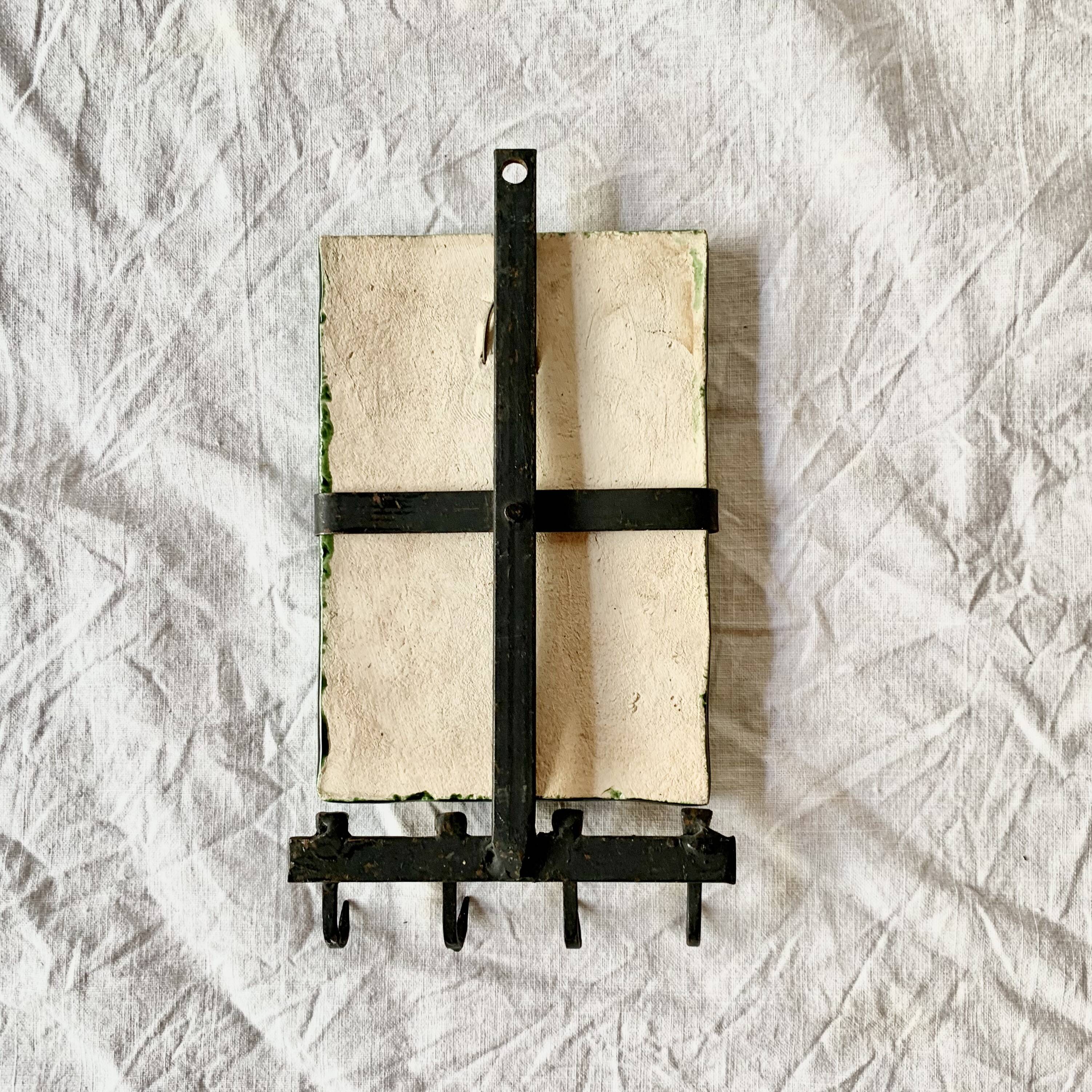 Small glazed ceramic seahorse wall plaque - key ring